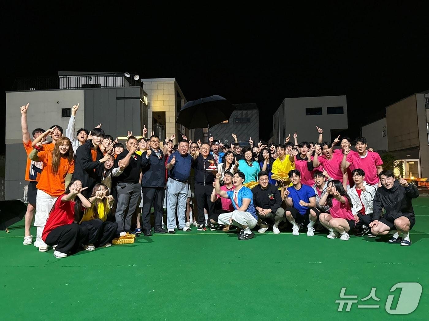 본문 이미지 - 가천대학교 체육전공 재학생들과 교수진 단체사진.&#40;가천대 제공. 재판매 및 DB금지&#41;/뉴스1