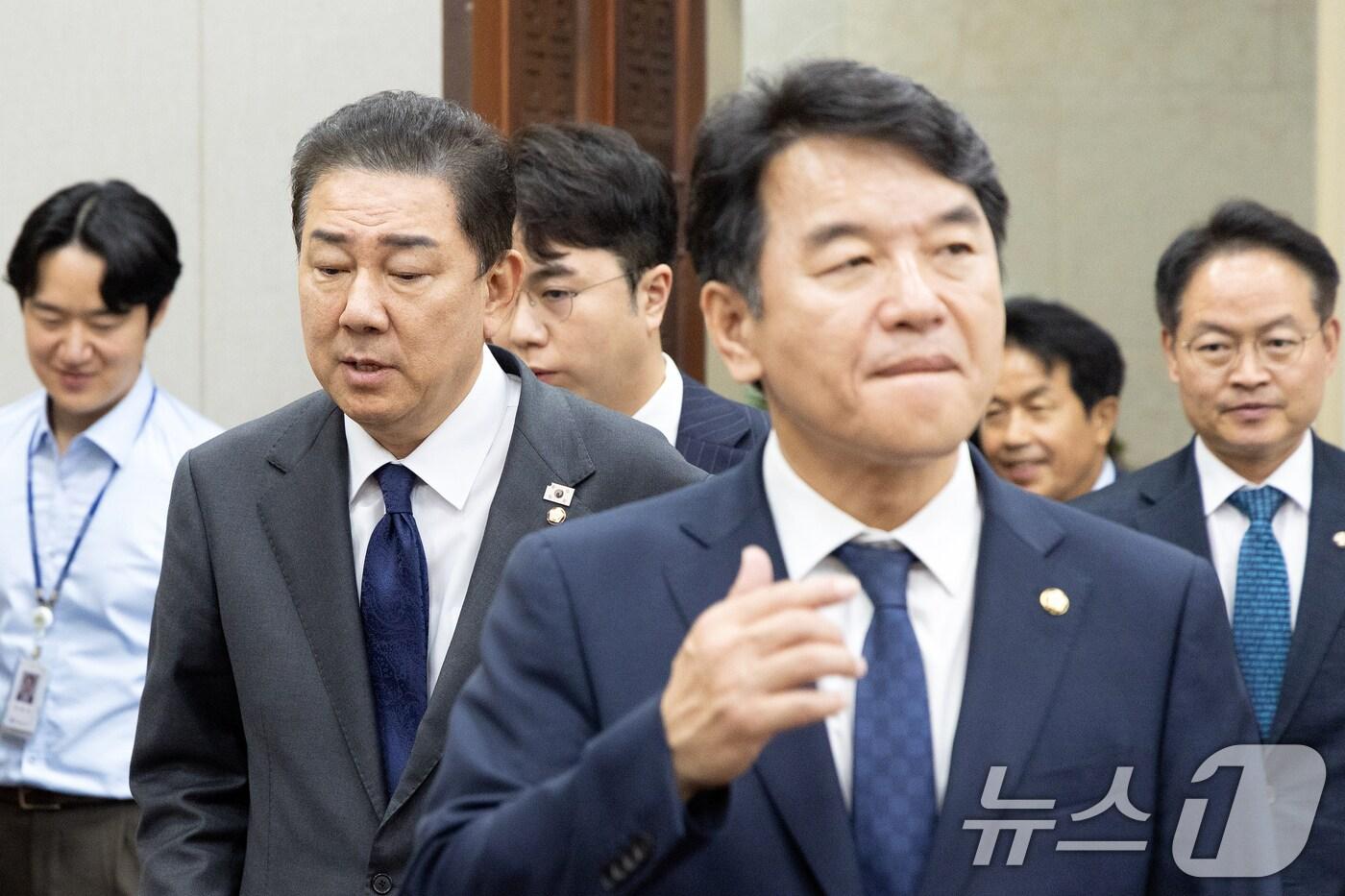 김병기 국회 운영위원장이 22일 서울 여의도 국회에서 열린 제429회국회&#40;정기회&#41; 제1차 전체회의에 참석하고 있다. 2025.9.22/뉴스1 ⓒ News1 이승배 기자