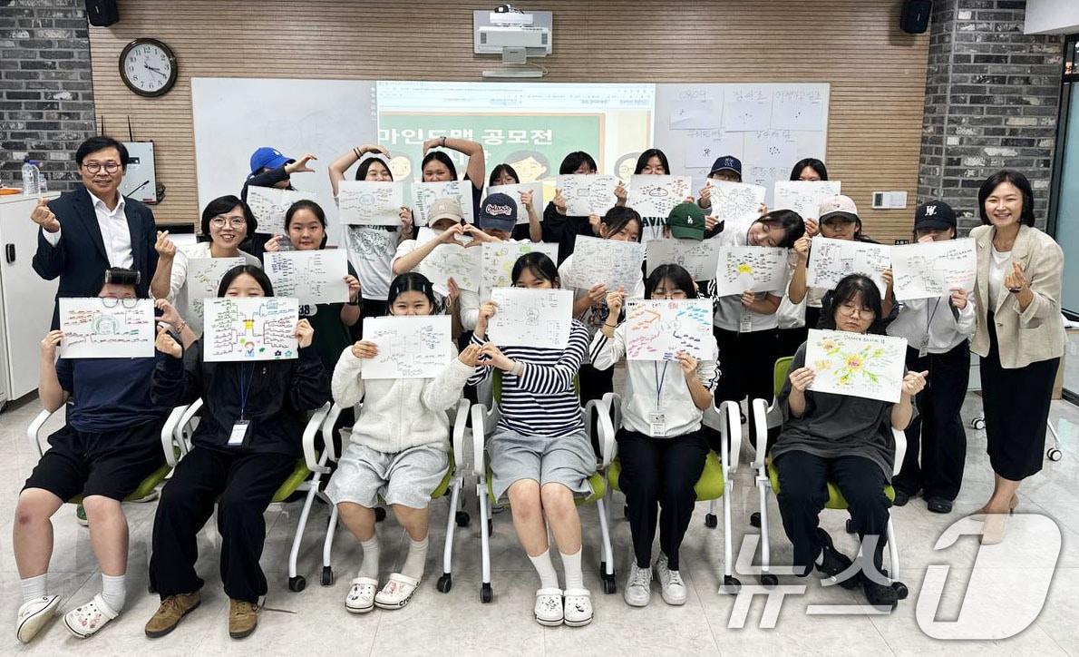 본문 이미지 - 조선간호대와 AI 기술 기업 인디제이가 광주여상 학생들을 대상으로 'AI 기반 맞춤형 진로탐색 프로그램'을 운영했다. (인디제이 제공. 재판매 및 DB 금지)