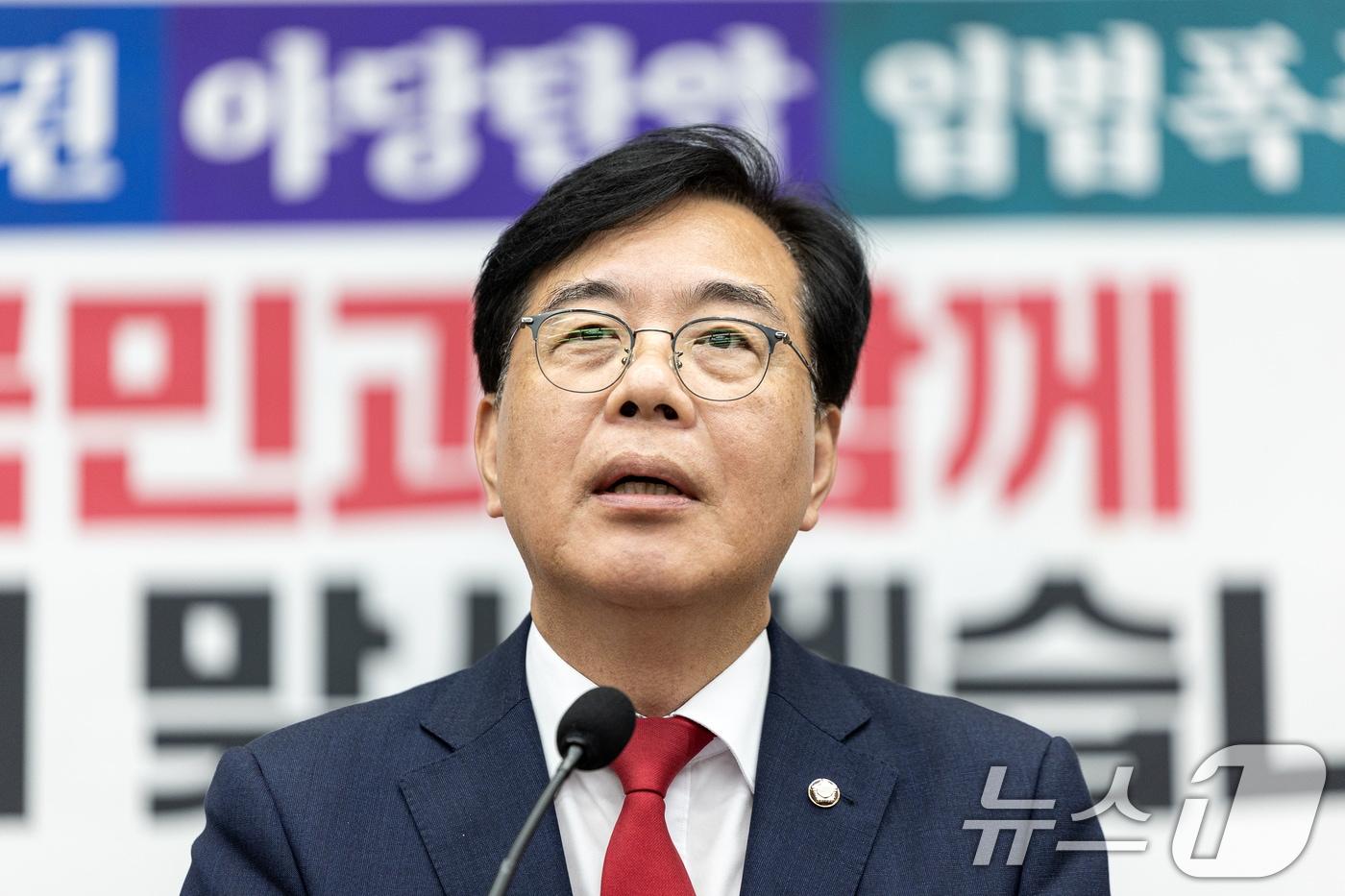 본문 이미지 - 송언석 국민의힘 원내대표가 22일 서울 여의도 국회에서 열린 '정책 의원총회'에서 모두발언하고있다. 2025.9.22/뉴스1 ⓒ News1 이승배 기자
