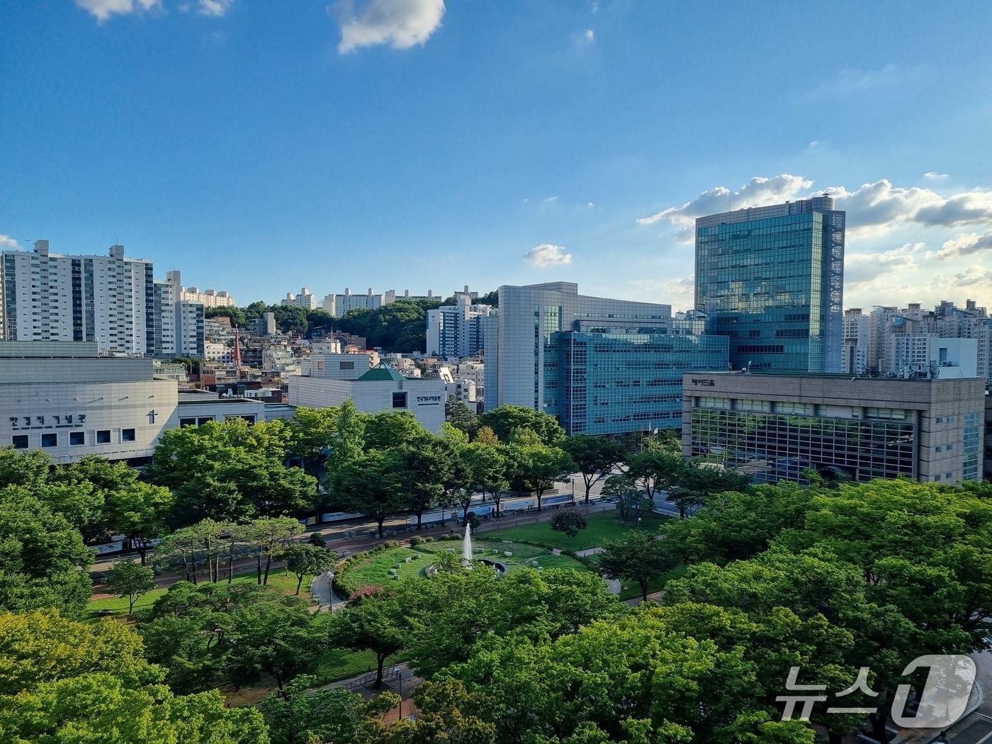 본문 이미지 - 숭실대는 서울시가 주관하는 2026년 서울 캠퍼스타운 사업에 선정됐다고 22일 밝혔다. 사진은 숭실대 전경. (숭실대 제공)