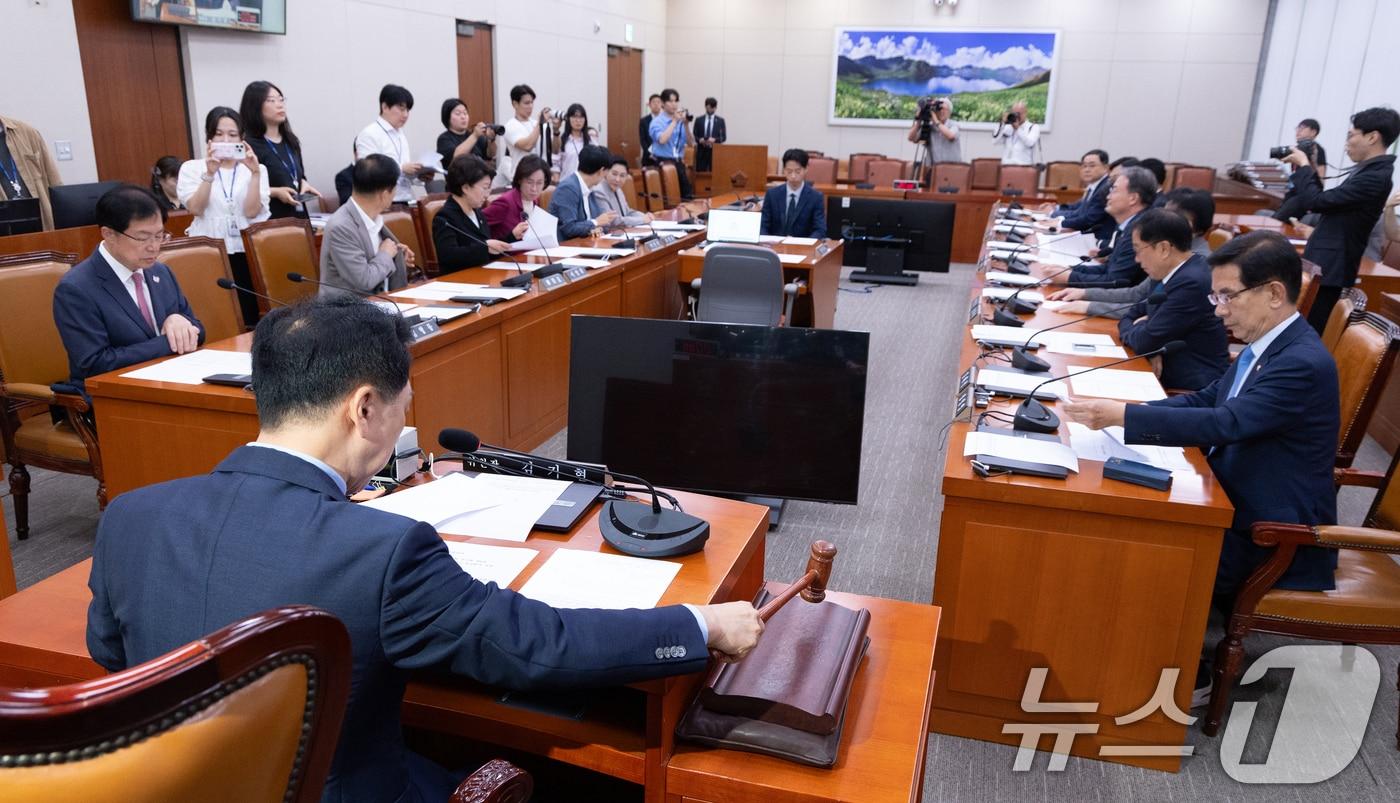 김기현 아시아태평양경제협력체&#40;APEC&#41; 정상회의 지원 특별위원장이 22일 서울 여의도 국회에서 열린 제429회국회&#40;정기회&#41; 제4차 전체회의에서 2025 경주 APEC 정상회의 성공개최 및 한반도 평화·번영을 위한 국회 결의안을 의결하고 있다. 2025.9.22/뉴스1 ⓒ News1 이승배 기자