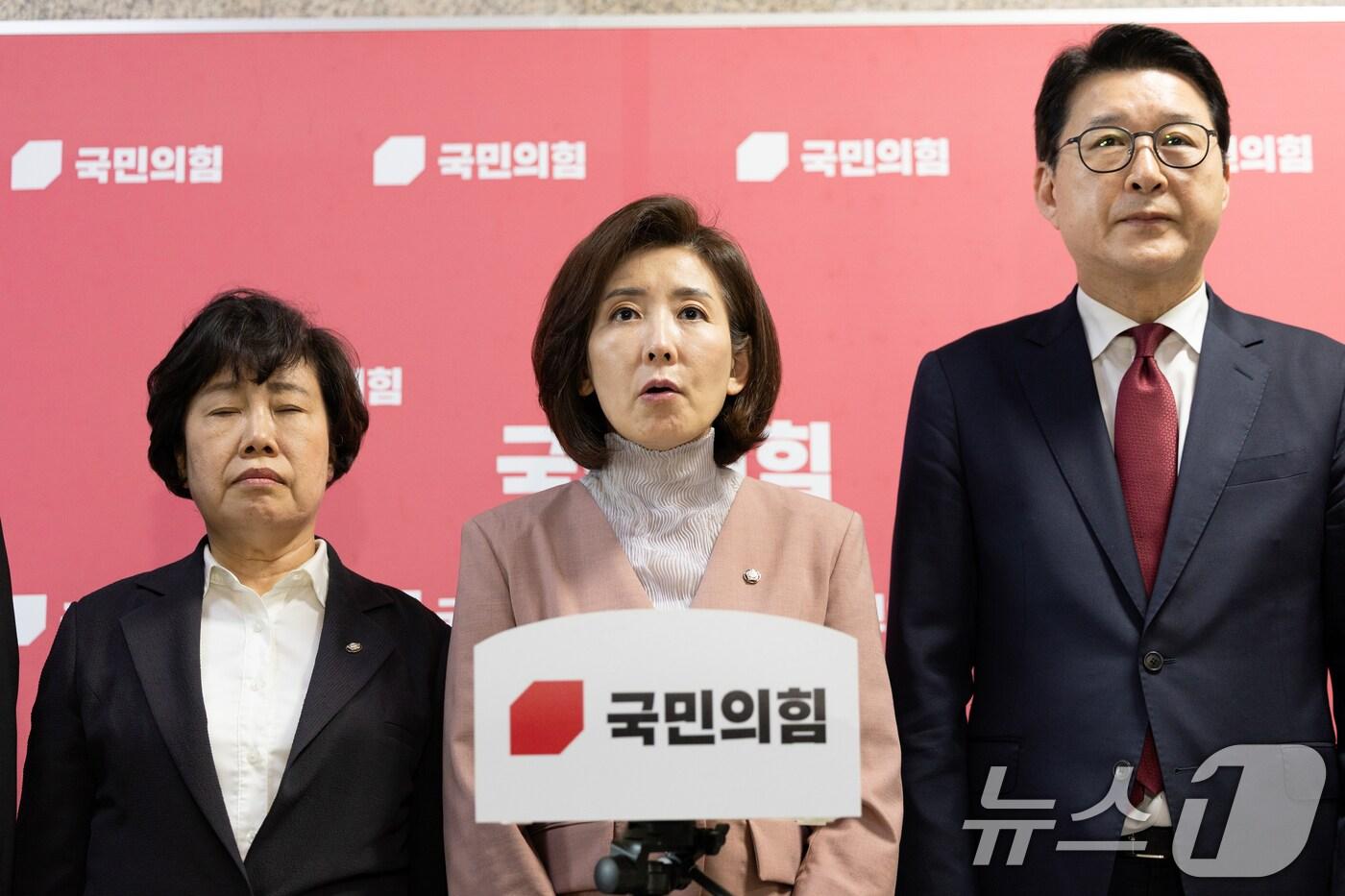 나경원 국민의힘 의원을 비롯한 법사위원들이 22일 서울 여의도 국회에서 법제사법위원회 현안 관련 기자회견을 하고 있다. 2025.9.22/뉴스1 ⓒ News1 이승배 기자