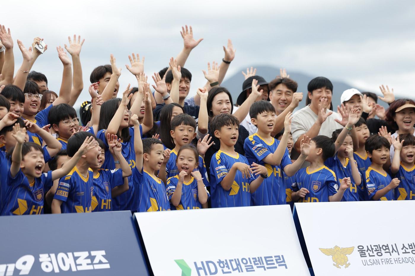 한국프로축구연맹이 소방공무원 가족을 초청, 119 히어로즈 풋볼 데이를 진행했다. (한국프로축구연맹 제공)