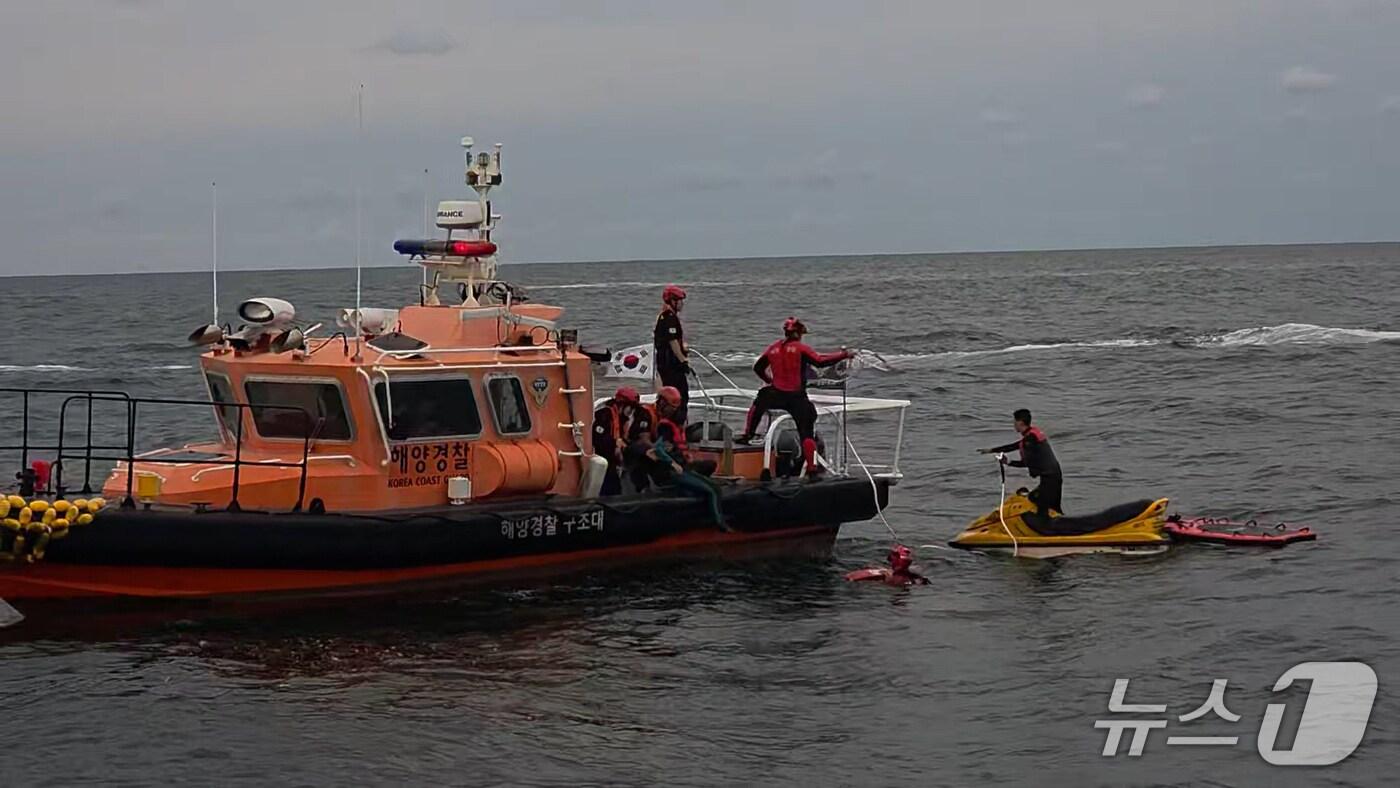 강원 속초 청호동 조도 동방 해상 구조 현장.(속초해경 제공, 재판매 및 DB금지)