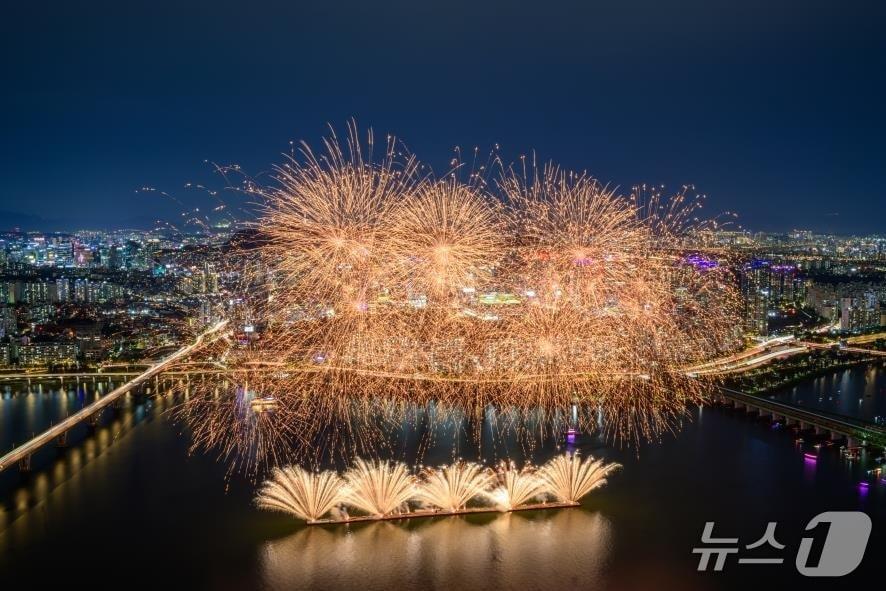 본문 이미지 - 불꽃 축제 사진(서울시 제공)