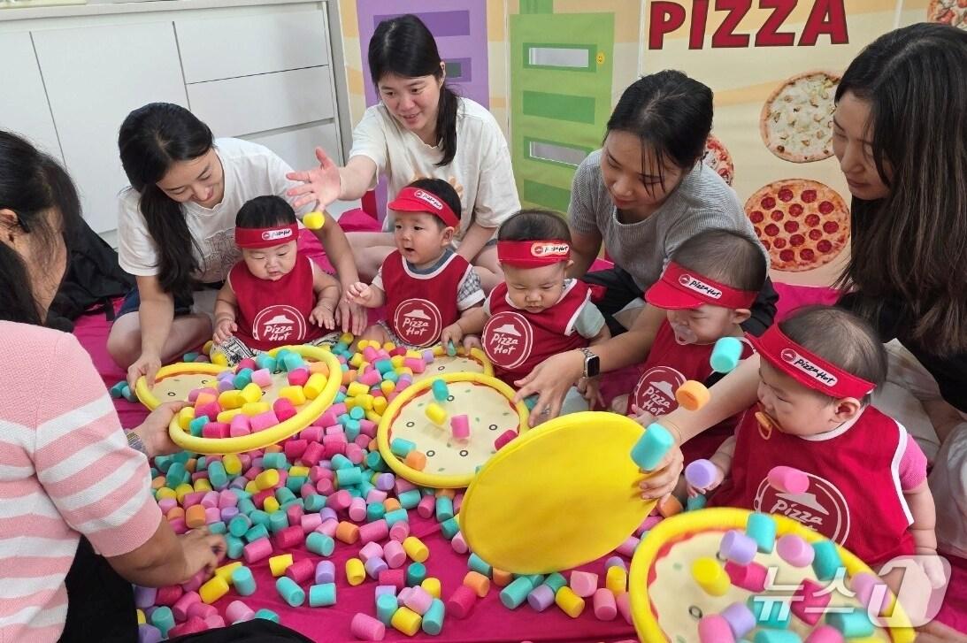 본문 이미지 - 구미시 ‘0세 특화반' 모습(구미시 제공. 재판매 및 DB금지)/뉴스1