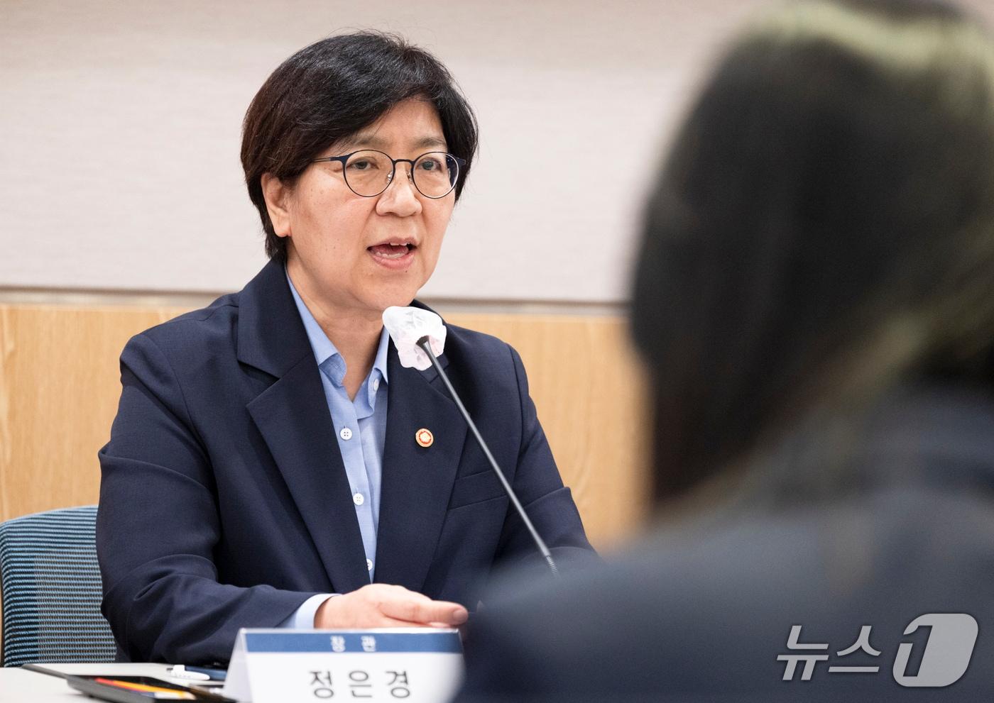 지난 22일 보건복지부 출입기자단과 정책간담회를 가진 정은경 장관&#40;보건복지부 제공&#41;