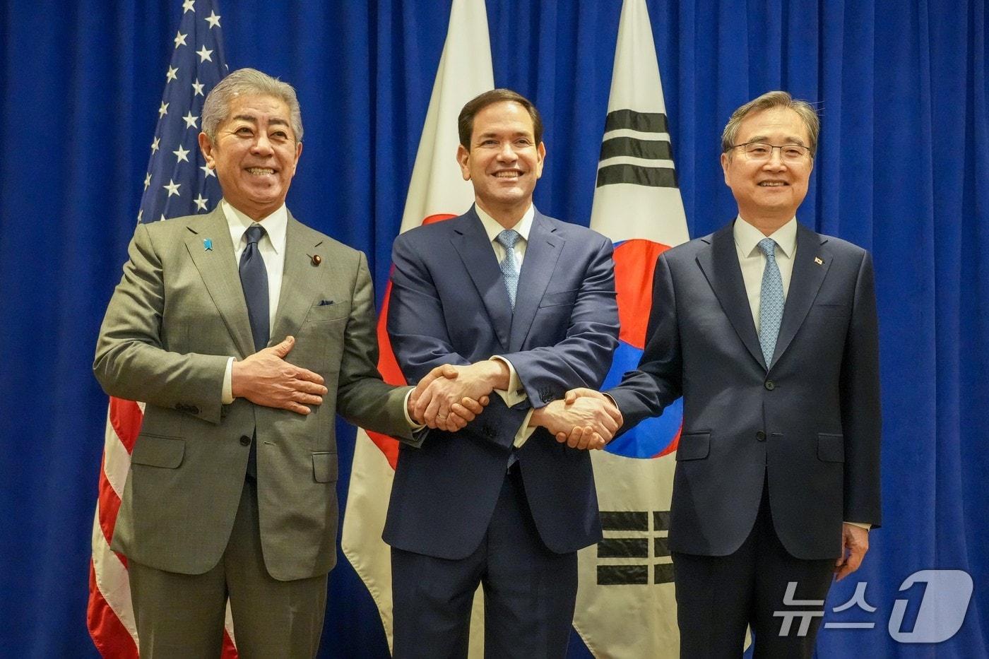  제80차 유엔총회 고위급 회기 참석을 위해 뉴욕을 방문 중인 조현 외교부 장관은 22일&#40;현지시간&#41; 마코 루비오 미국 국무장관, 이와야 다케시 일본 외무상과 한미일 외교장관 회의를 가졌다. 2025.09.23. &#40;외교부 제공&#41;