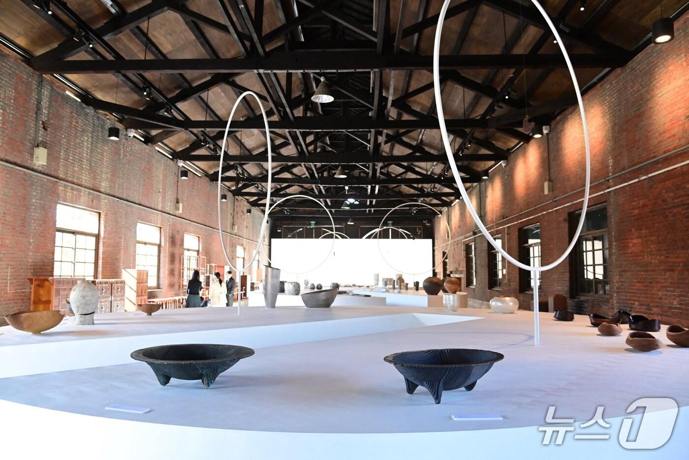 진주전통공예비엔날레 전시 작품들(진주시 제공. 재판매 및 DB금지).