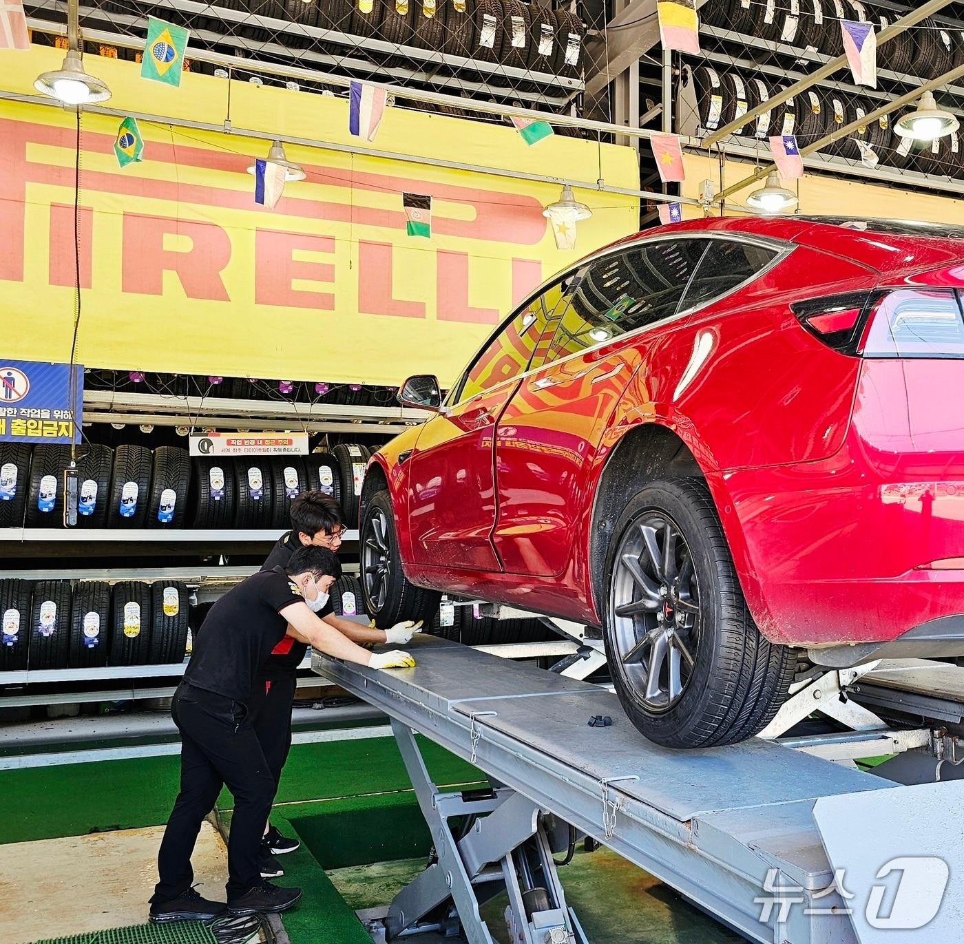본문 이미지 - 타이어뱅크, 추석 명절 전 안전을 위한 타이어 점검 시행. (타이어뱅크 제공, 재판매 및 DB금지)2025.9.23/뉴스1