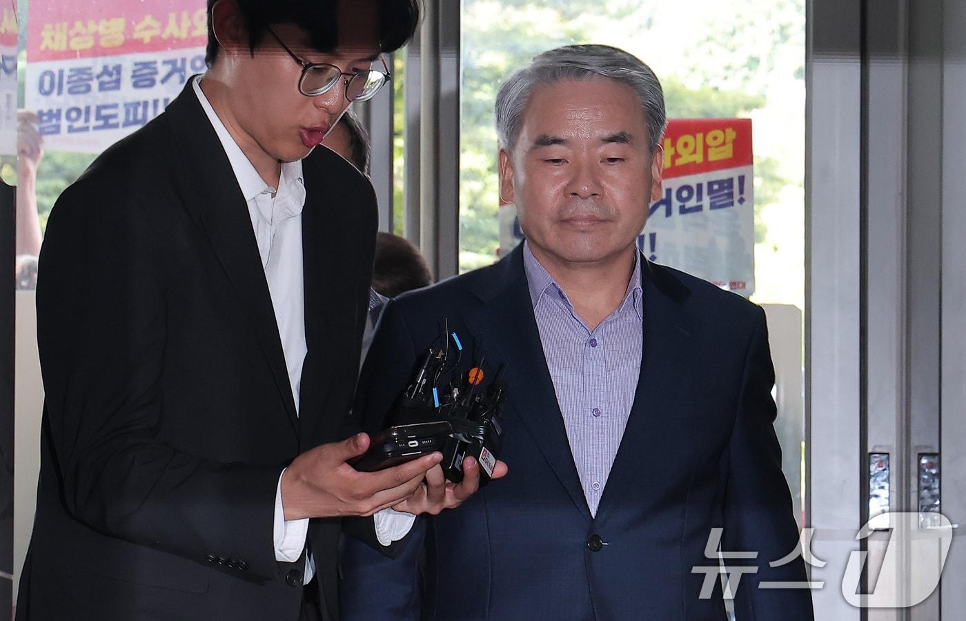 이종섭 전 국방부 장관이 23일 서울 서초구 순직 해병 특검&#40;특별검사 이명현&#41; 사무실에 조사를 받기 위해 피의자 신분으로 출석하고 있다. 2025.9.23/뉴스1 ⓒ News1 김성진 기자