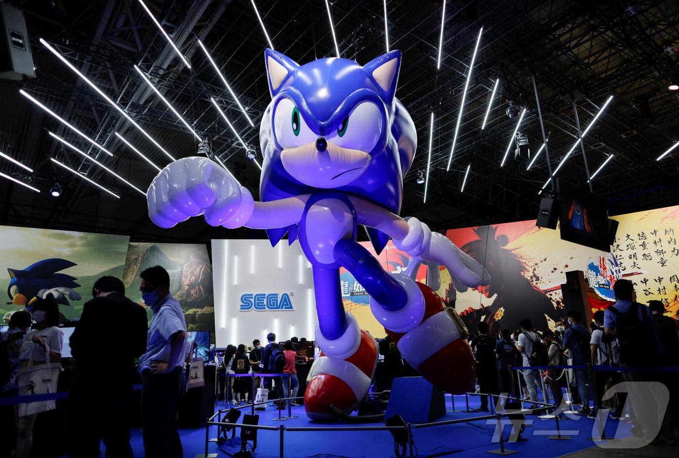 일본 치바현에서 열린 도쿄게임쇼&#40;TGS&#41;에 대형 소닉 모형이 전시돼 있다.2022.9.15/뉴스1 ⓒ 로이터=뉴스1 ⓒ News1 김민재 기자