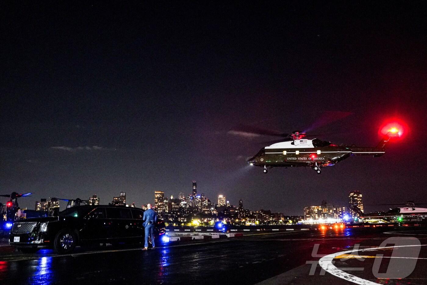 22일(현지시간) 도널드 트럼프 미국 대통령을 태운 대통령 전용 헬기 마린 원이 미국 뉴욕에서 열린 제80차 뉴욕 총회를 앞두고 월가 착륙 지대에 있는 '비스트'로 알려진 대통령 전용 리무진 근처에 착륙하고 있다. 2025.09.22. ⓒ 로이터=뉴스1 ⓒ News1 권준언 기자