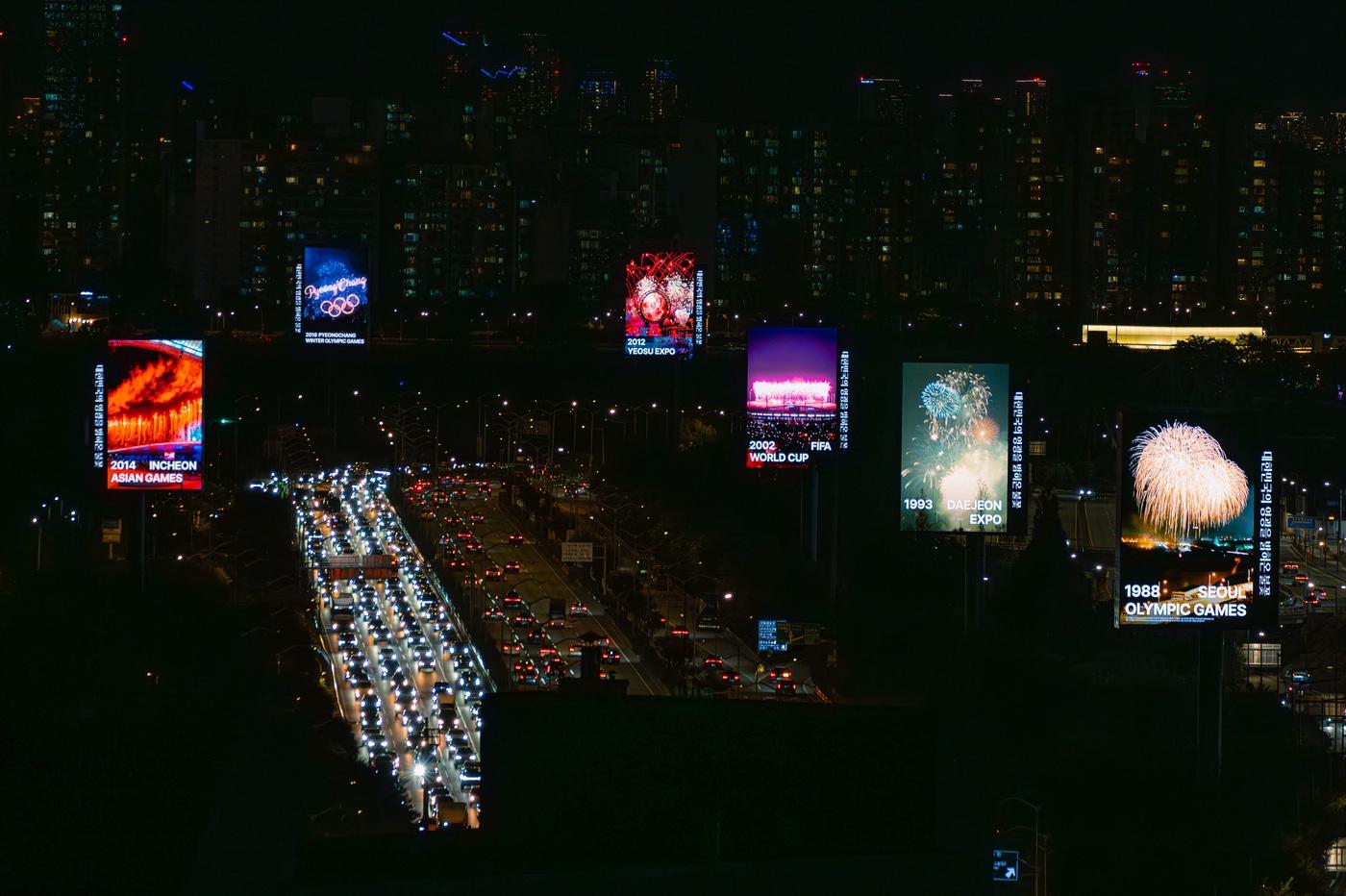 '로드블록 여의12'의 ‘대한민국의 영광을 밝혀온 불꽃' 미디어아트 전경 / 사진=올이즈웰 제공