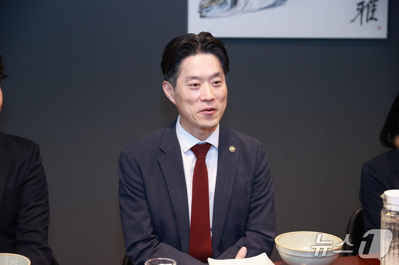 노용석 중소벤처기업부 차관이 23일 서울에서 열린 &#39;2030자문단 오찬간담회&#39;에서 자문단과 대화하고 있다. &#40;중소벤처기업부 제공. 재판매 및 DB금지&#41;