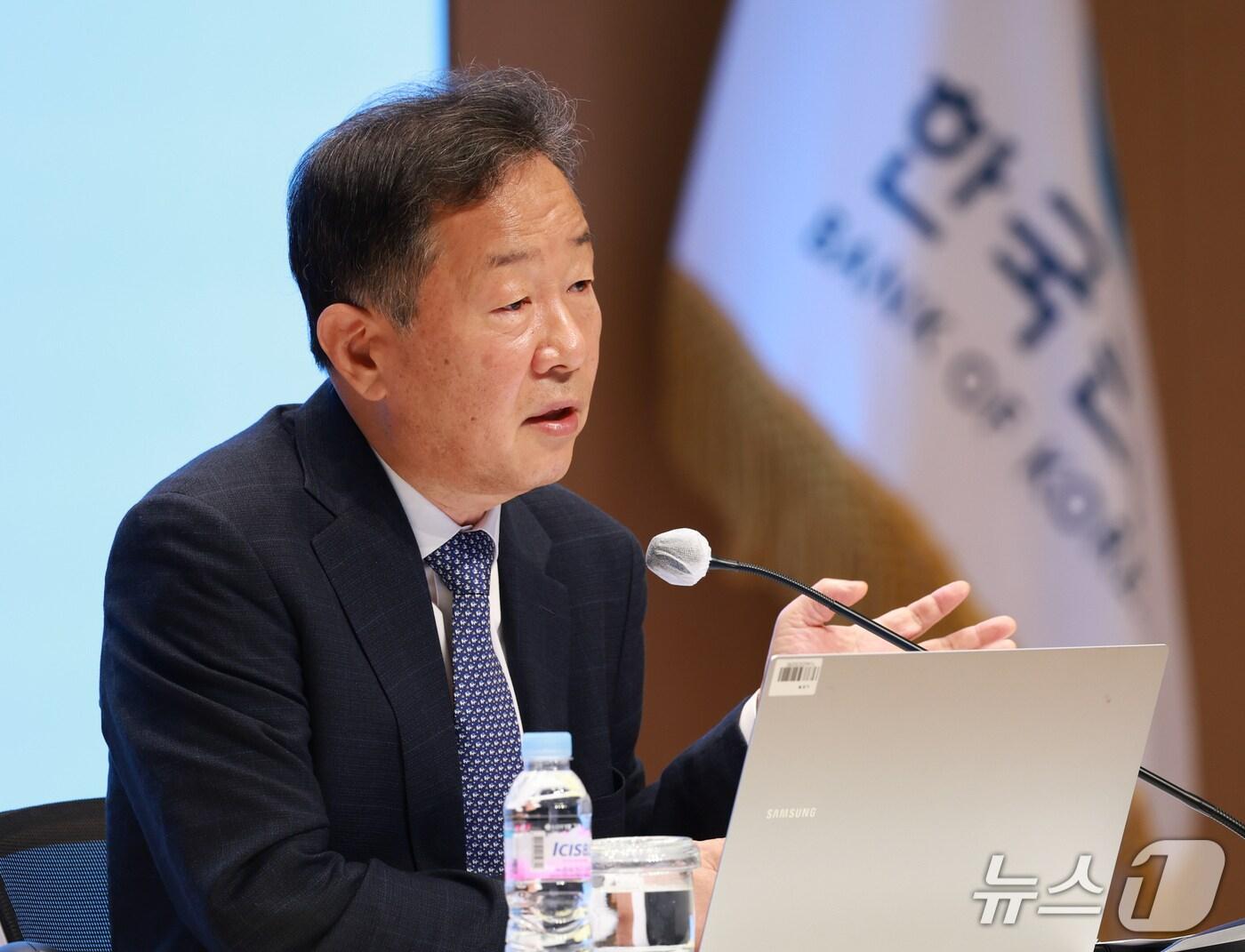 본문 이미지 - 23일 한국은행에서 열린 기자간담회에서 발언하는 황건일 금융통화위원이 발언하고 있다&#40;한은 제공&#41;. 2025.9.23/뉴스1