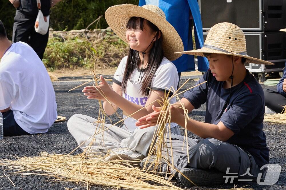 본문 이미지 - 아산 외암마을 짚풀문화제.(아산시청 제공. 재판매 및 DB금지)