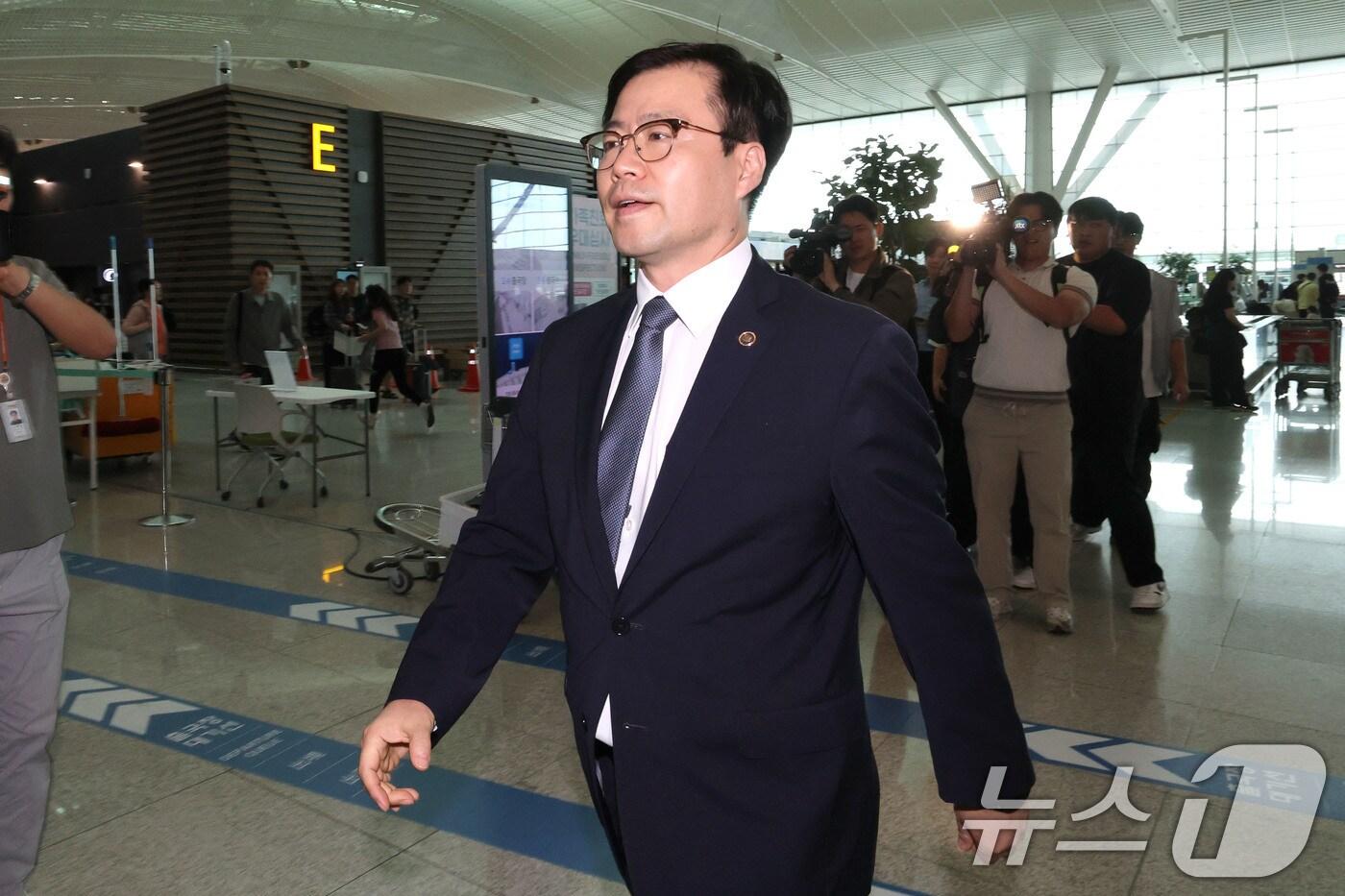 여한구 산업통상자원부 통상교섭본부장이 23일 오후 아세안&#40;ASEAN·동남아국가연합&#41; 경제장관회의 참석차 인천국제공항을 통해 말레이시아로 출국하고 있다. 2025.9.23/뉴스1 ⓒ News1 이광호 기자