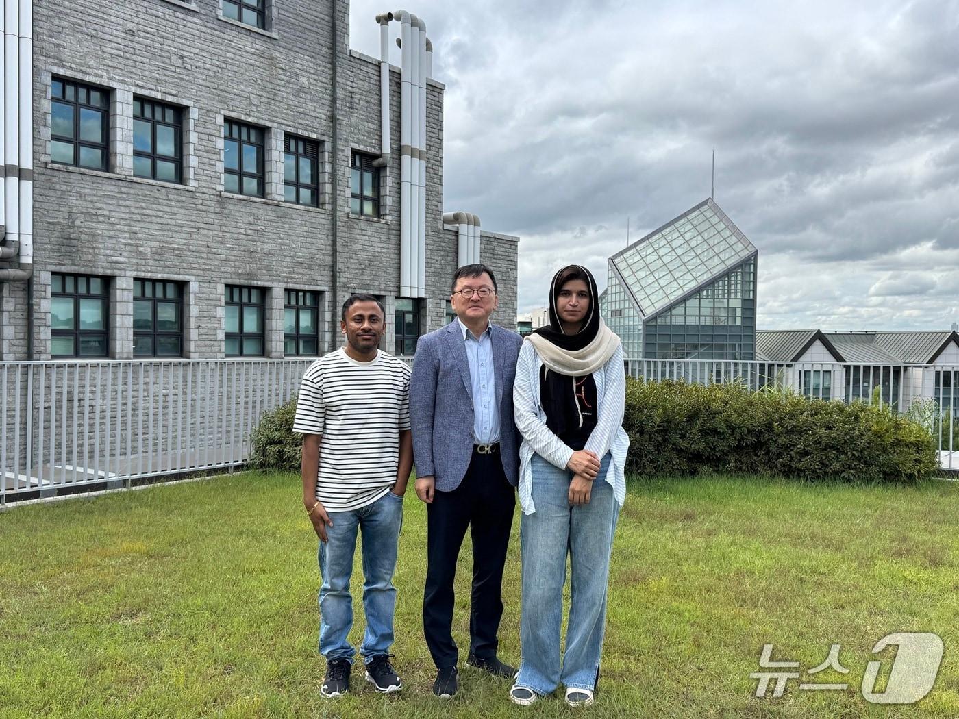 본문 이미지 - 김진흥 교수 연구팀.(이화여대 제공)