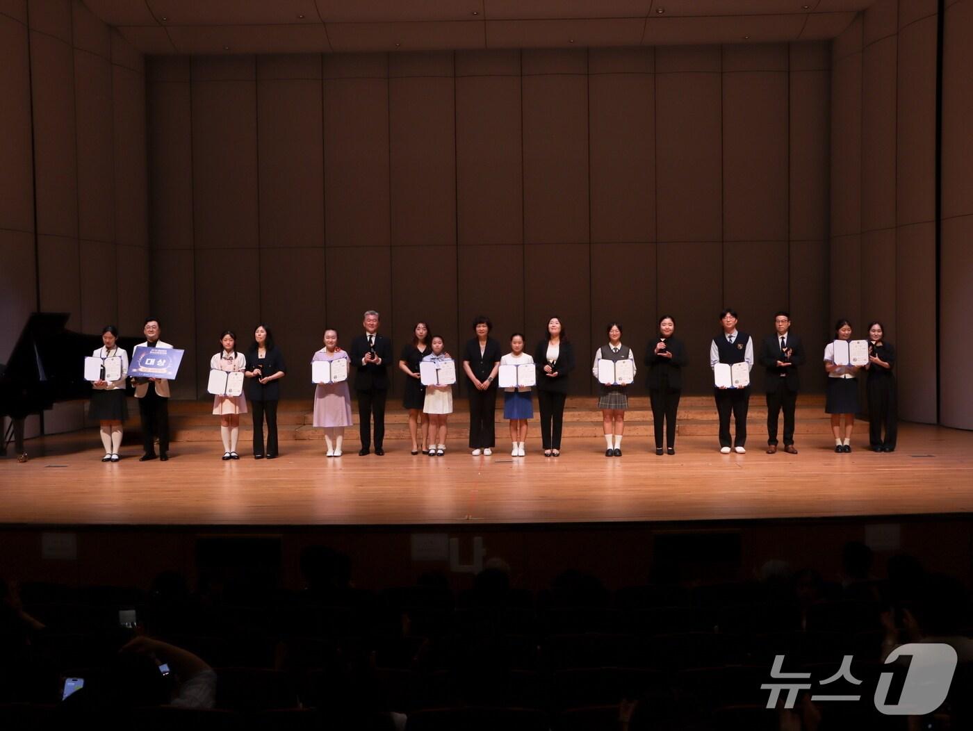 본문 이미지 - '제13회 양산전국청소년합창대회' 시상식 장면.(양산시 제공. 재판매 및 DB금지)