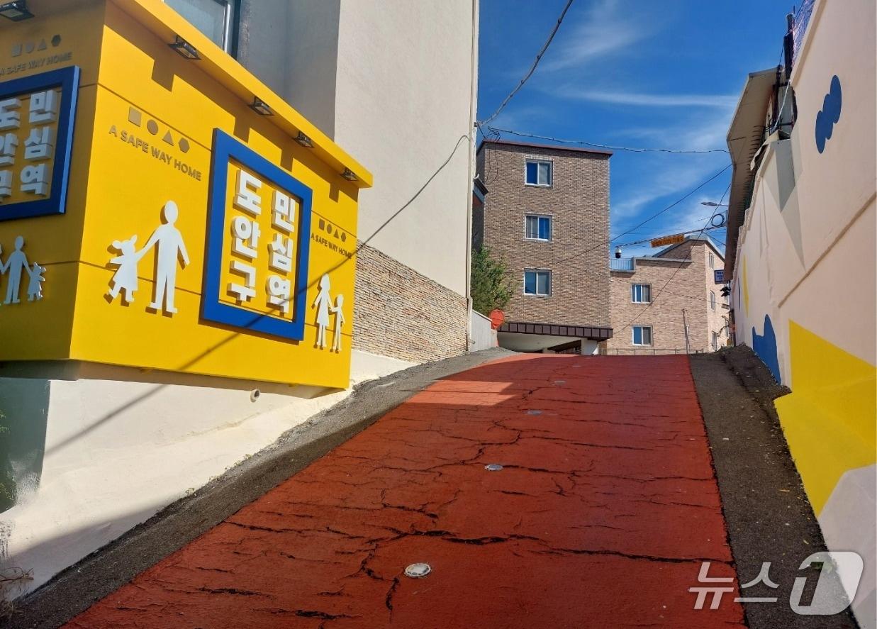 본문 이미지 - 춘천경찰서, 효자동 원룸촌 일대 도민안심구역 조성사업 구역 현장.(춘천경찰서 제공, 재판매 및 DB금지)