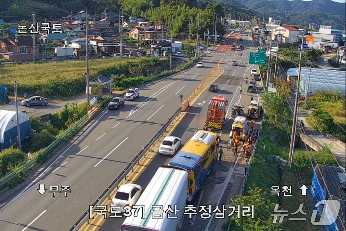  금산군 추부면 교통사고 현장. (도로공사 CCTV 갈무리, 재판매 및 DB금지) / 뉴스1