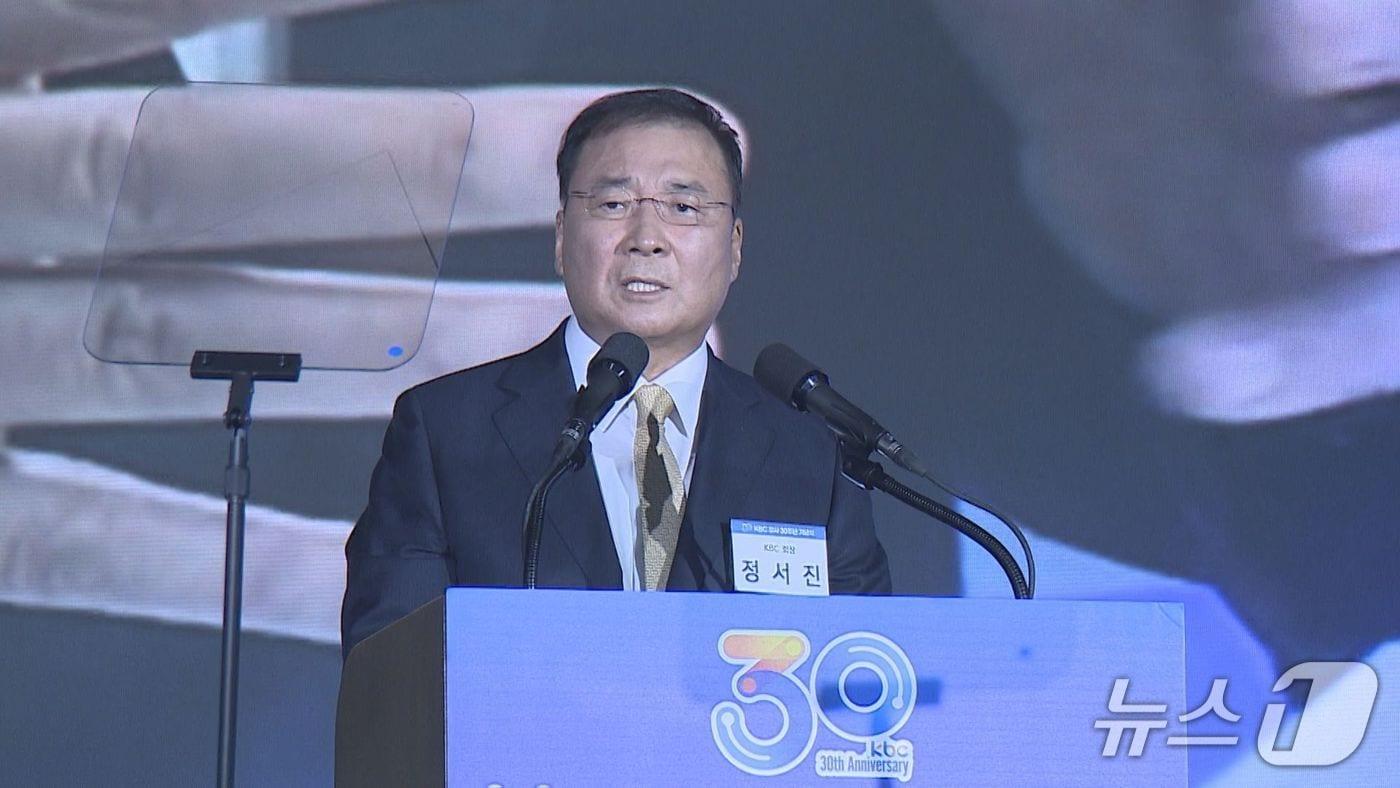 23일 정서진 KBC 광주방송 회장이 서울 여의도 페어몬트 앰배서더 호텔에서 열린 창사 30주년 기념식에서 기념사를 하고 있다.(KBC광주방송 제공. 재판매 및 DB 금지)