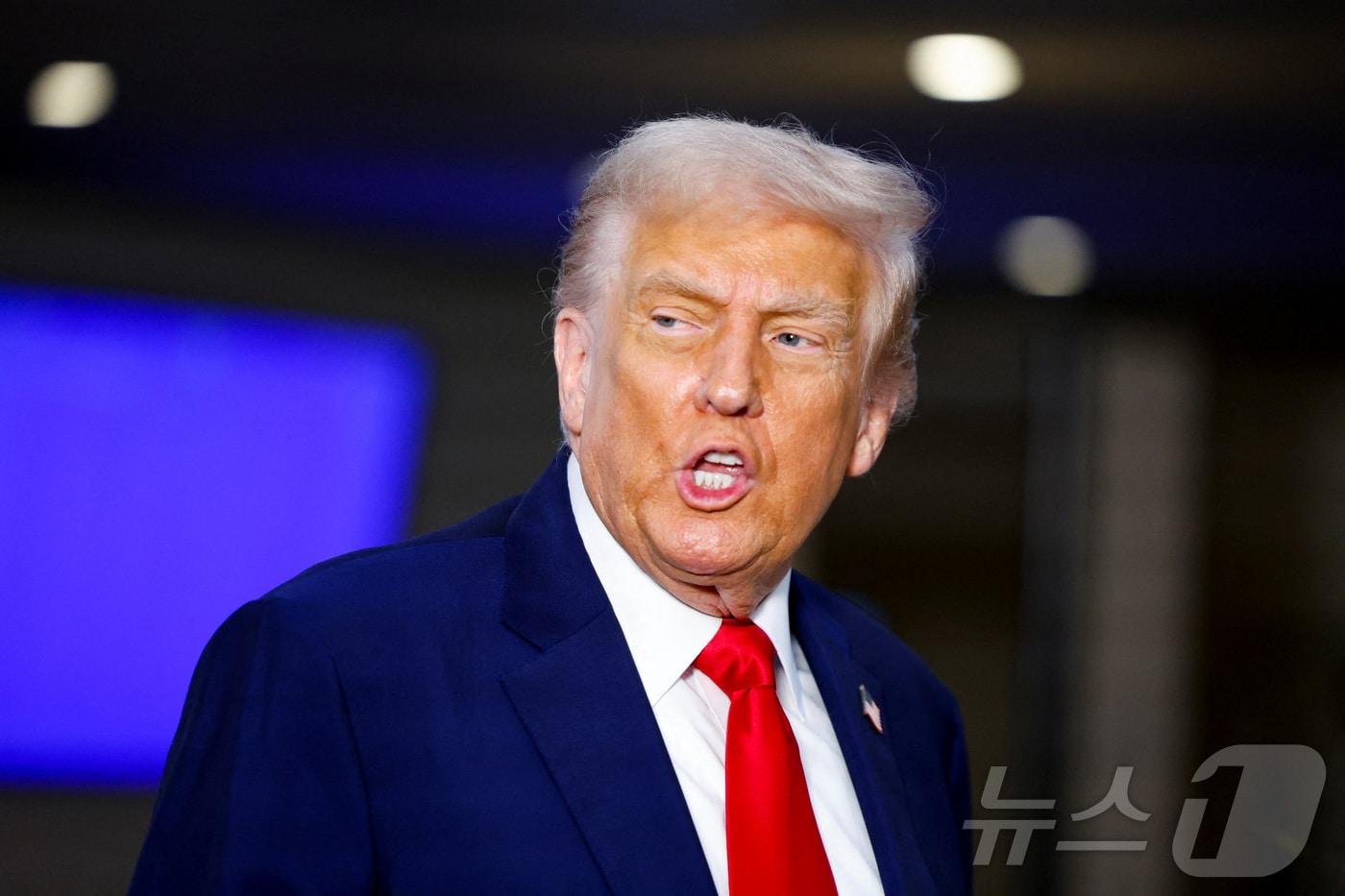 도널드 트럼프 미국 대통령이 23일&#40;현지시간&#41; 미국 뉴욕에서 열리는 제80차 유엔 총회 회의장에 도착해 입장하면서 취재진의 질문에 답하고 있다. 2025.09.23. ⓒ 로이터=뉴스1 ⓒ News1 류정민 특파원