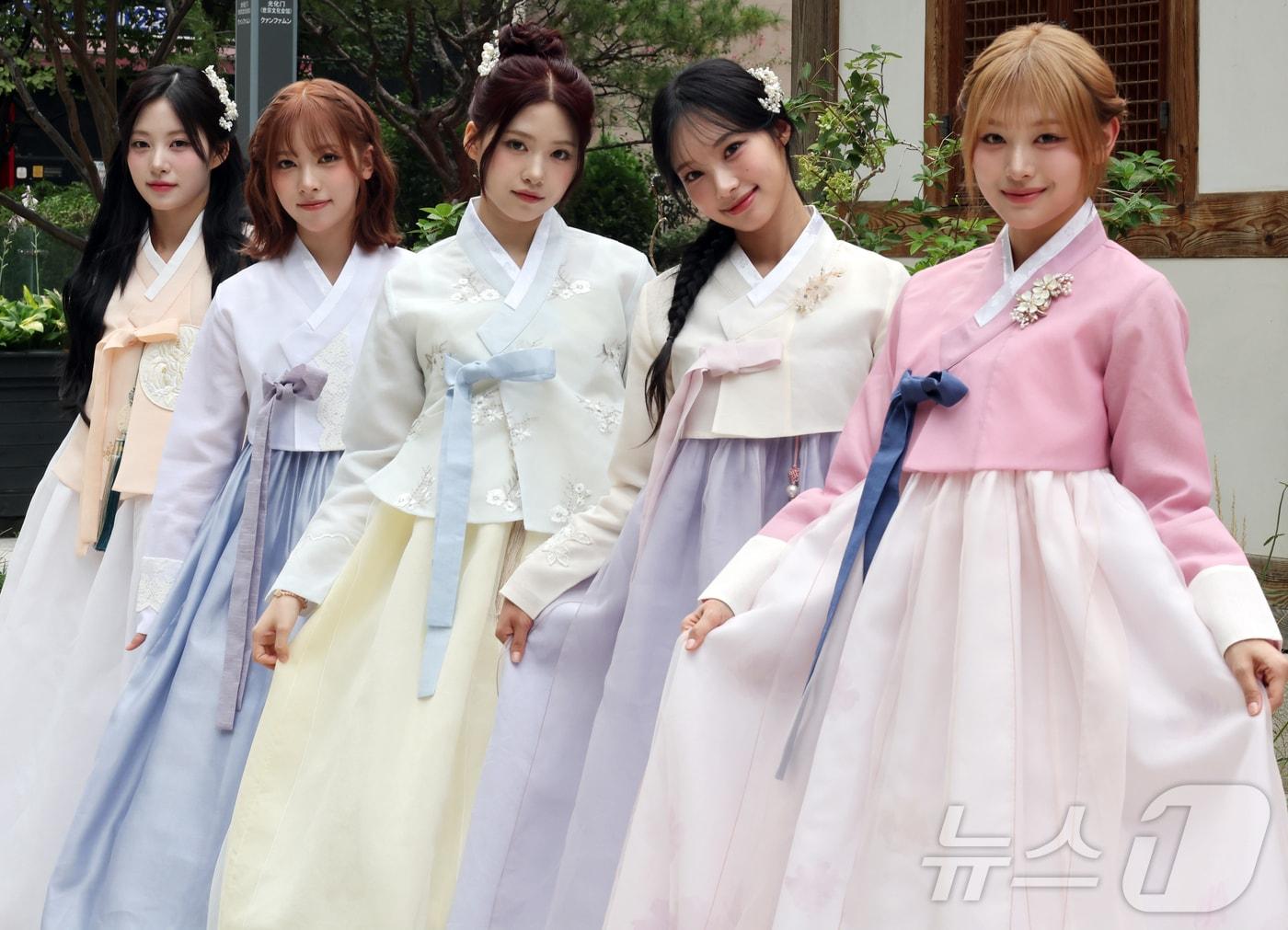 본문 이미지 - &#40;왼쪽부터&#41; 걸그룹 리센느 리브, 메이, 제나, 원이, 미나미 ⓒ News1 황기선 기자