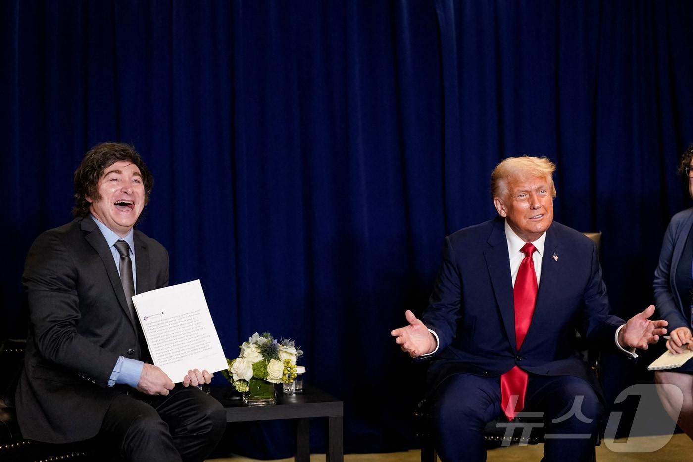 도널드 트럼프 미국 대통령과 하비에르 밀레이 아르헨티나 대통령이 23일&#40;현지시간&#41; 미국 뉴욕에서 열린 제80차 유엔 총회에서 만나 회담하고 있다. 2025.09.23. ⓒ 로이터=뉴스1 ⓒ News1 류정민 특파원