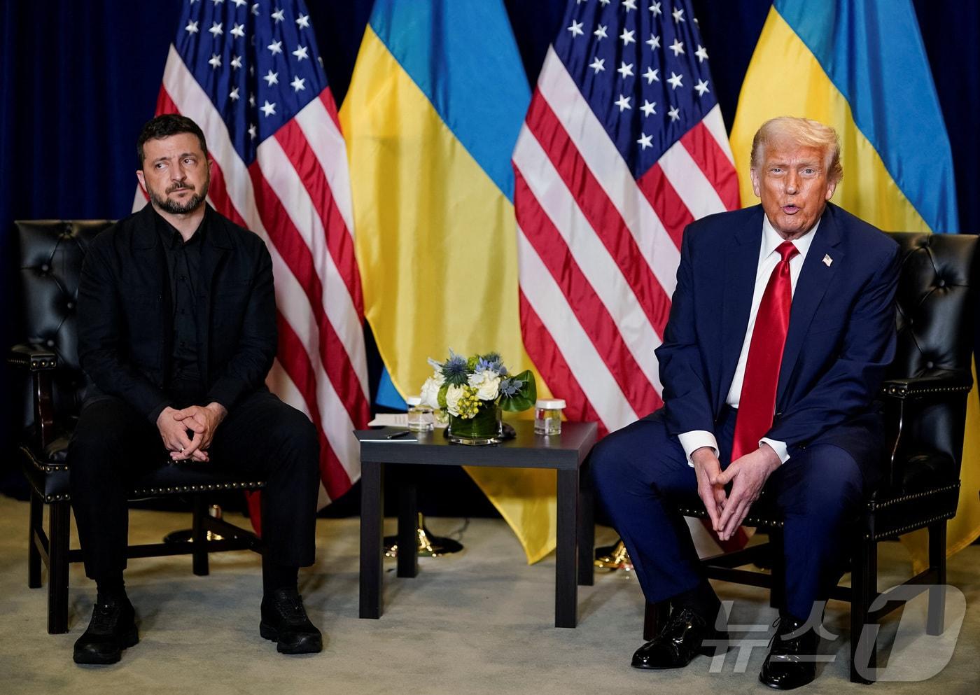 도널드 트럼프 미국 대통령이 23일&#40;현지시간&#41; 미국 뉴욕에서 열린 제80차 유엔 총회에서 볼로디미르 젤렌스키 우크라이나 대통령과 만나 회담하기에 앞서 기자들의 질문에 답하고 있다. 2025.09.23. ⓒ 로이터=뉴스1 ⓒ News1 류정민 특파원