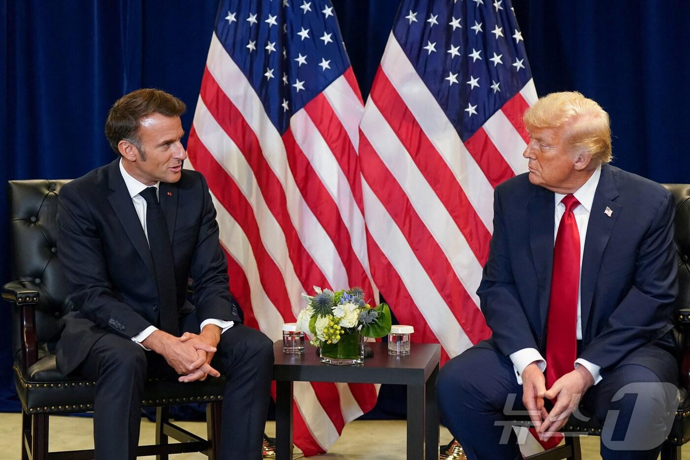 도널드 트럼프 미국 대통령이 23일(현지시간) 미국 뉴욕에서 열린 제80차 유엔 총회에서 에마뉘엘 마크롱 프랑스 대통령과 회담하고 있다. 2025.09.23. ⓒ 로이터=뉴스1 ⓒ News1 류정민 특파원