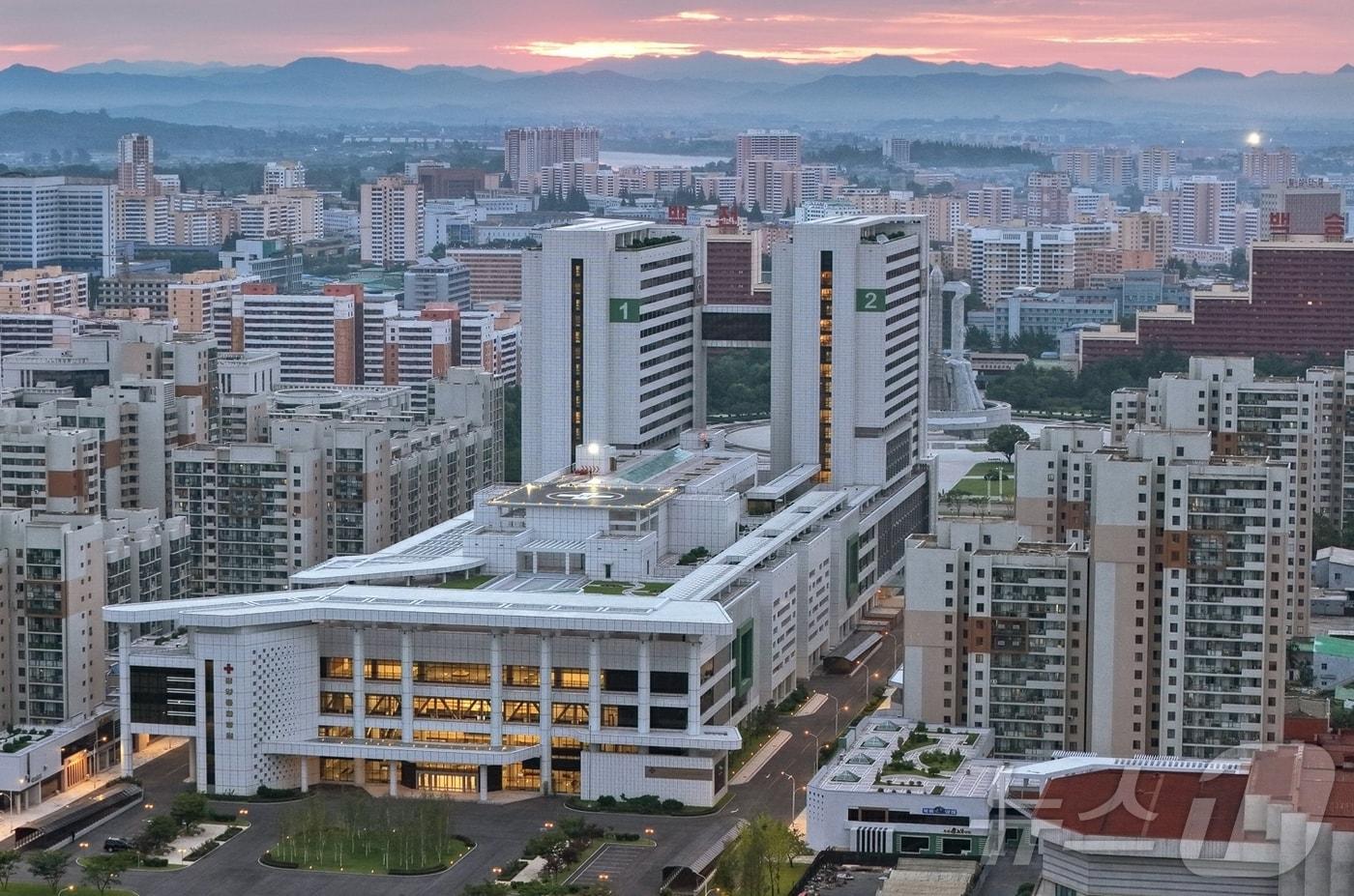 (평양 노동신문=뉴스1) = 북한  평양종합병원. [국내에서만 사용가능. 재배포 금지. DB 금지. For Use Only in the Republic of Korea. Redistribution Prohibited] rodongphoto@news1.kr