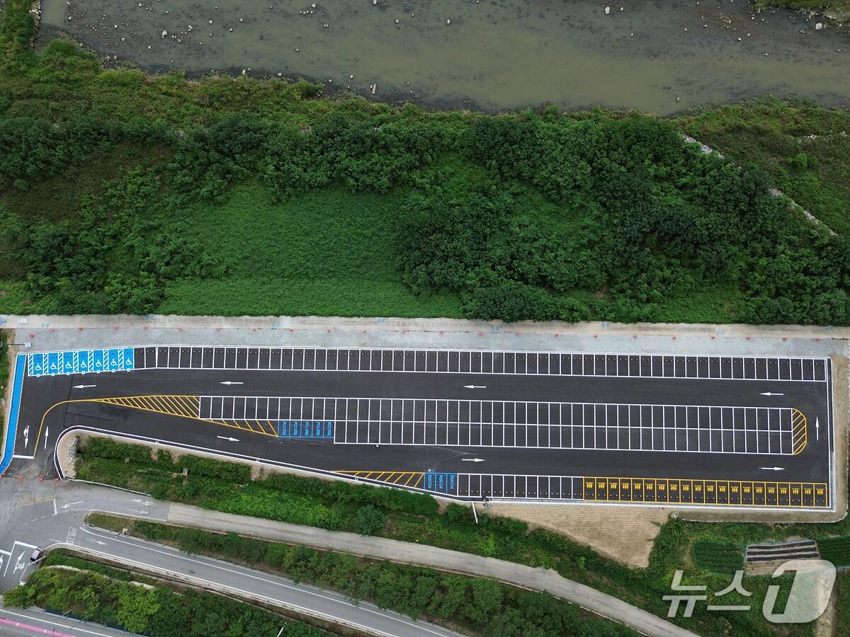 본문 이미지 - 영동대 앞 공영주차장.(강릉시 제공, 재판매 및 DB 금지) 2025.9.24/뉴스1