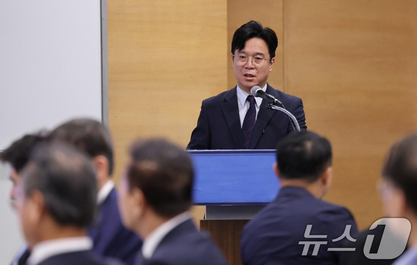 김영훈 고용노동부 장관이 24일 오전 서울 중구 대한상의에서 열린 대한상공회의소 고용노동위원회에서 인사말을 하고 있다. 대한상공회의소는 이날 김영훈 고용노동부 장관을 초청해 &#39;새 정부 주요 고용 노동정책 방향&#39;을 주제로 고용노동위원회를 개최했다. 2025.9.24/뉴스1 ⓒ News1 박지혜 기자