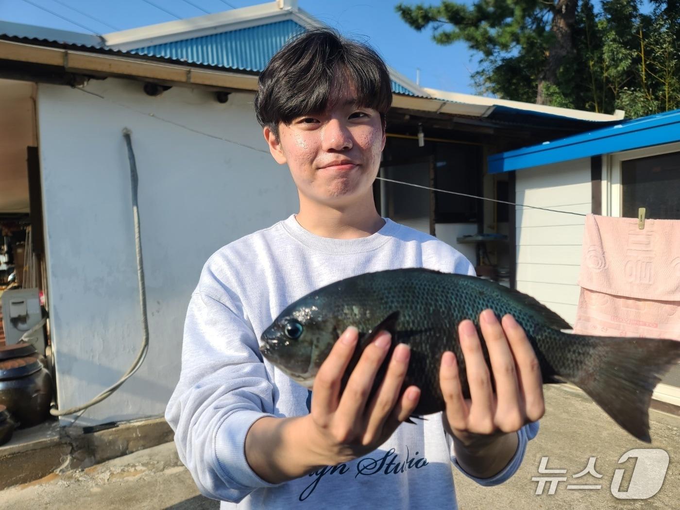 본문 이미지 - 컴퓨터 프로그래머를 꿈꾸던 21살 대학생이 안타까운 익수 사고를 당한 뒤 뇌사 상태에 이르러 장기기증으로 5명을 살린 뒤 세상을 떠났다. 기증자 김규민 씨.(한국장기조직기증원 제공)