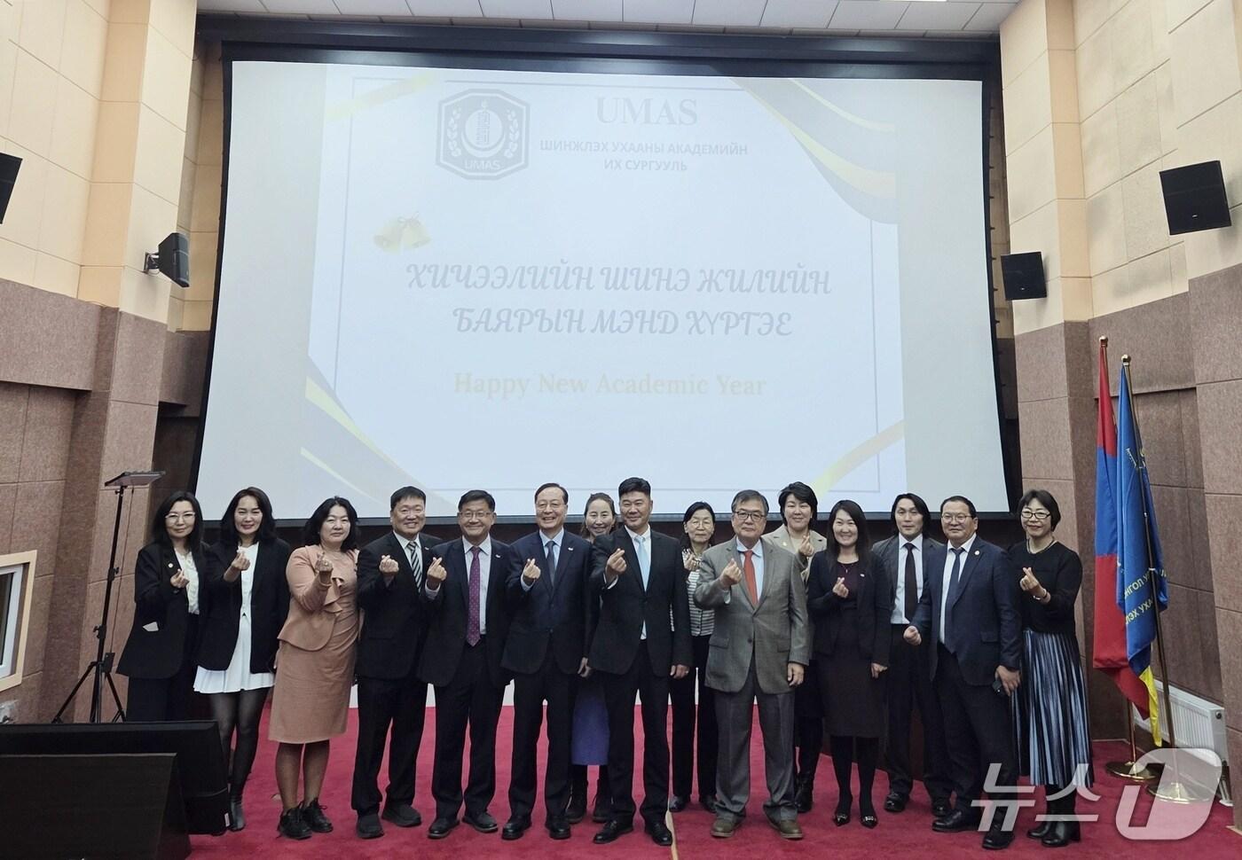 본문 이미지 - 몽골 국가연구소대학 UMAS 개교식(UST 제공) /뉴스1
