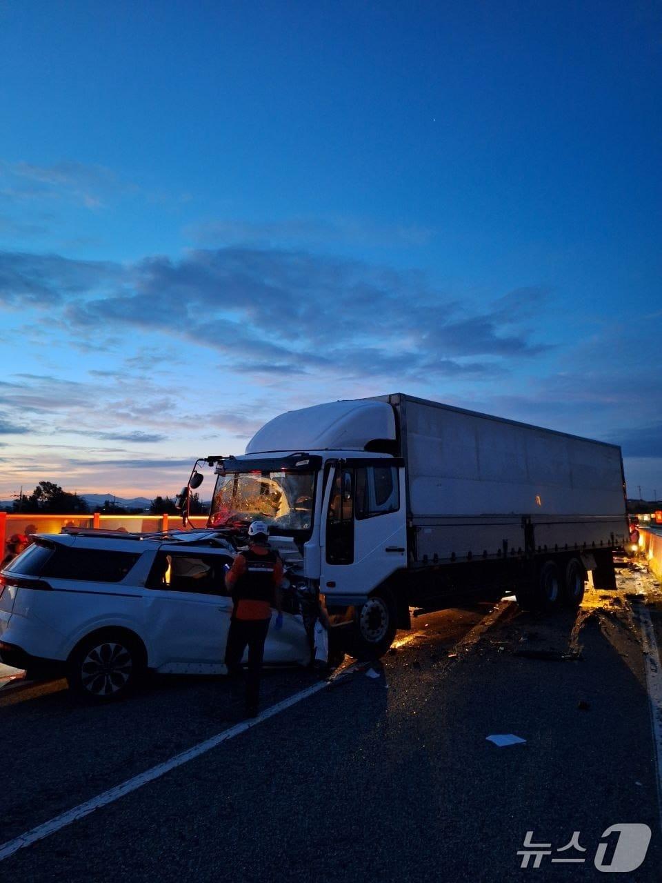 본문 이미지 - 사고 현장. &#40;경기도소방재난본부 제공. 재판매 및 DB 금지&#41; 2025.9.24/뉴스1