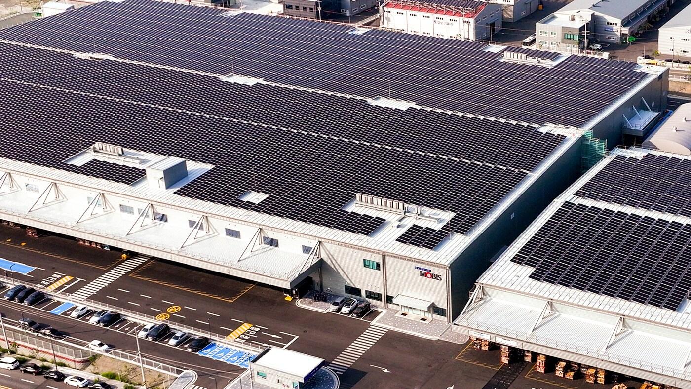 현대모비스 영남물류센터에 설치된 태양광 설비의 모습(자료사진. 현대모비스 제공).