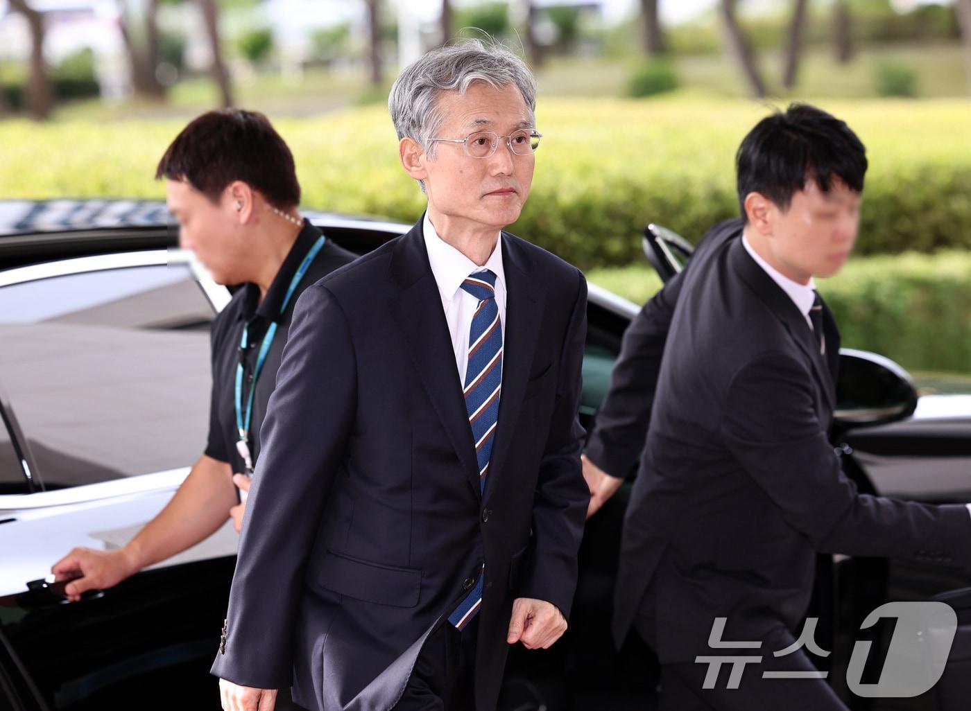 본문 이미지 - 조희대 대법원장이 24일 오전 서울 서초구 대법원으로 출근하고 있다. 2025.9.24/뉴스1 ⓒ News1 구윤성 기자