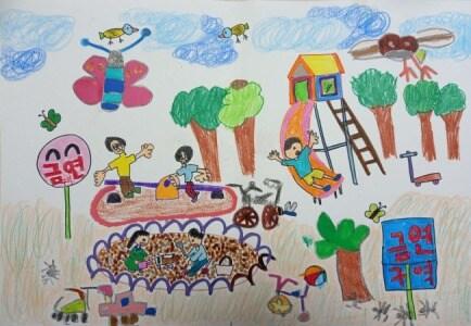 본문 이미지 - 보건복지부와 한국건강증진개발원의 '2025년 유아·청소년 흡연예방' 공모전'에서 유아그림 부문 대상을 수상한 김○훈 군(5)의 '깨끗한 공기, 행복한 우리들'.(보건복지부 제공)