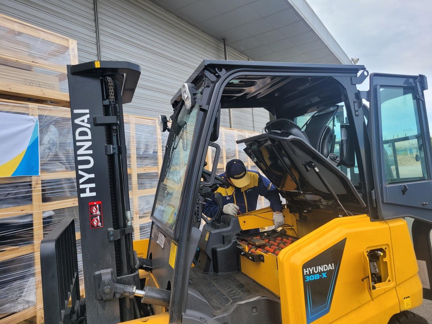 본문 이미지 - 한국교통안전공단 건설기계 점검 모습.(한국교통안전공단 제공)뉴스1ⓒ news1