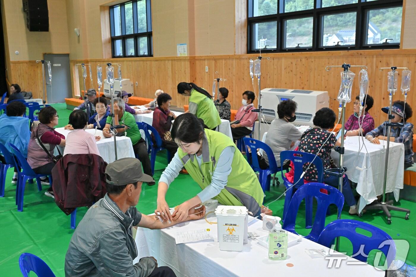 서울아산병원이 이달 23~24일 강원 정선군 민둥산문화체육센터에서 주민 150여 명을 대상으로 무료 이동진료를 제공했다. &#40;정선군 제공. 재판매 및 DB금지&#41; 2025.9.24/뉴스1