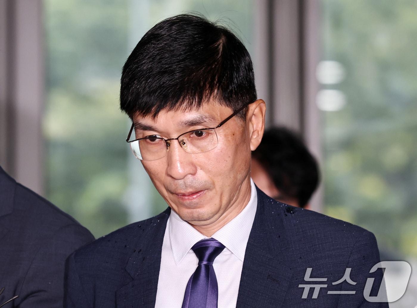 본문 이미지 - 임기훈 전 국방비서관이 지난 24일 오후 참고인 신분으로 조사를 받기 위해 서울 서초구 순직해병특별검사팀 사무실에 출석하고 있다. 2025.9.24/뉴스1 ⓒ News1 구윤성 기자