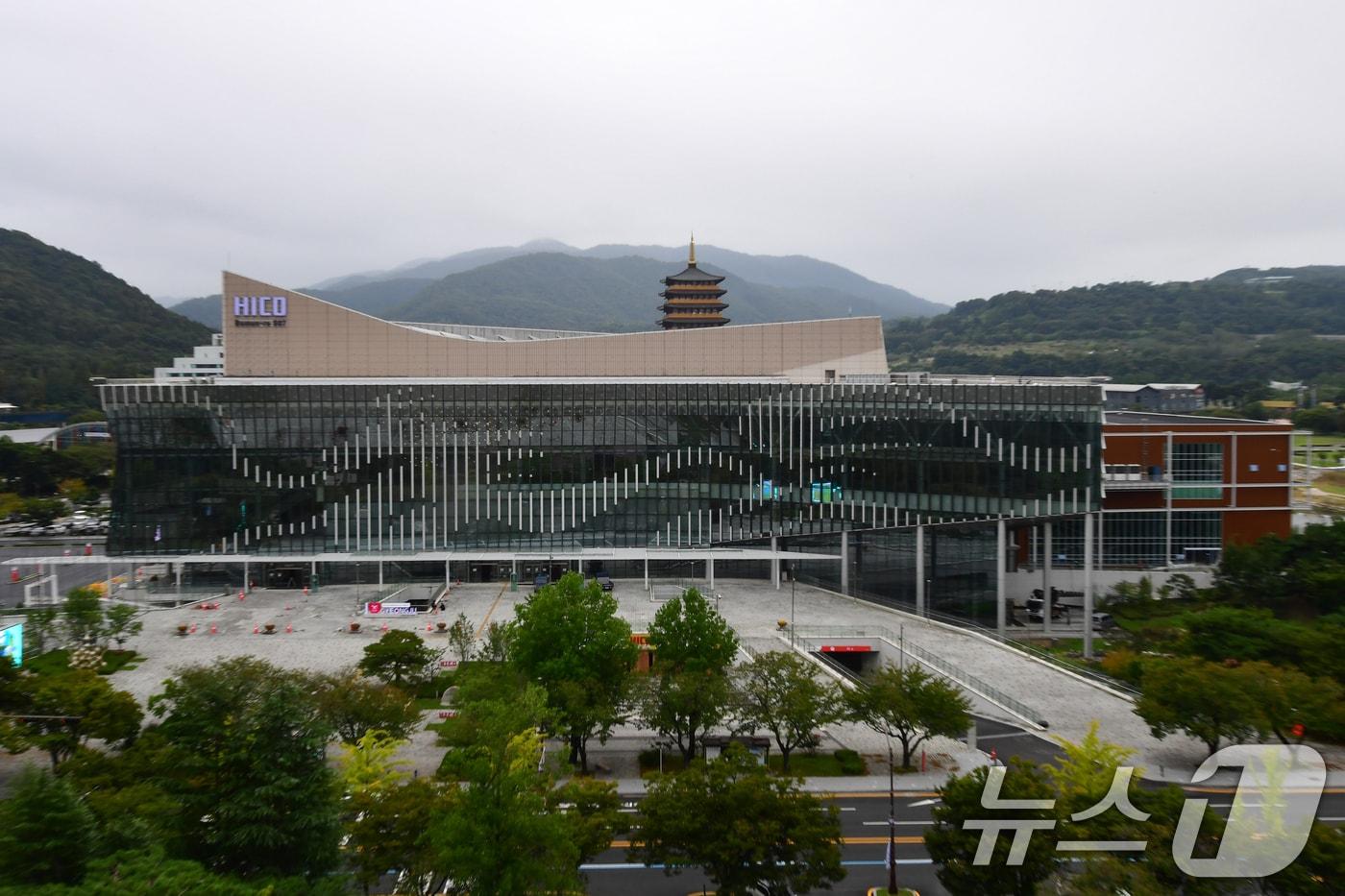 경북 경주시 화백컨밴션센터에 들어서는 APEC 정상회의장과 국제미디어센터 등의 마무리 공사가 한창이다. 2025.9.24/뉴스1 ⓒ News1 최창호 기자
