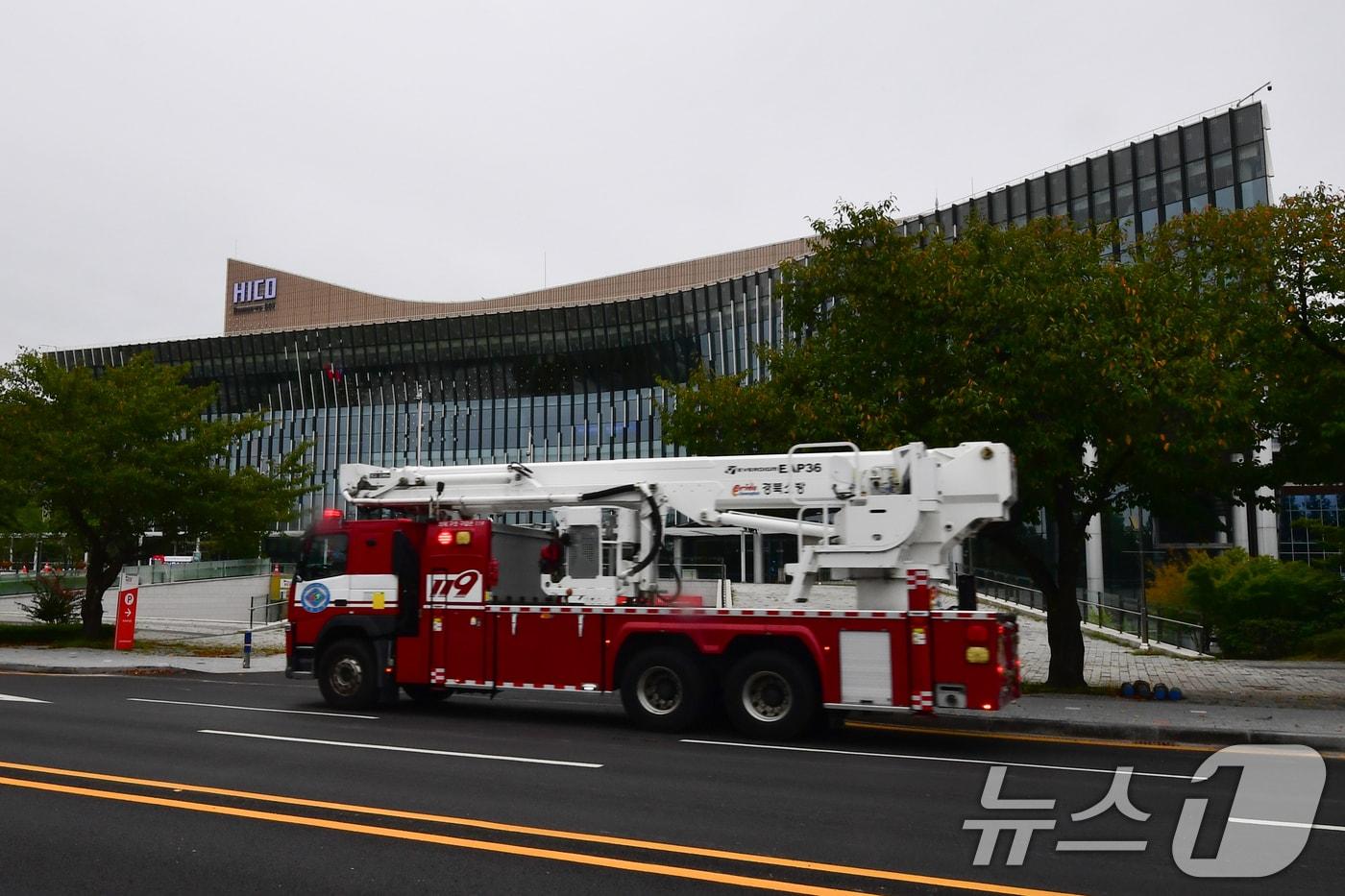 APEC 정상회의장인 경북 경주시 화백컨밴션센터 앞 도로에 경주소방서 굴절차량 대기하고 있다. (뉴스1 자료, 재파매 및 DB금지) 2025.10.21/뉴스1 ⓒ News1 최창호 기자