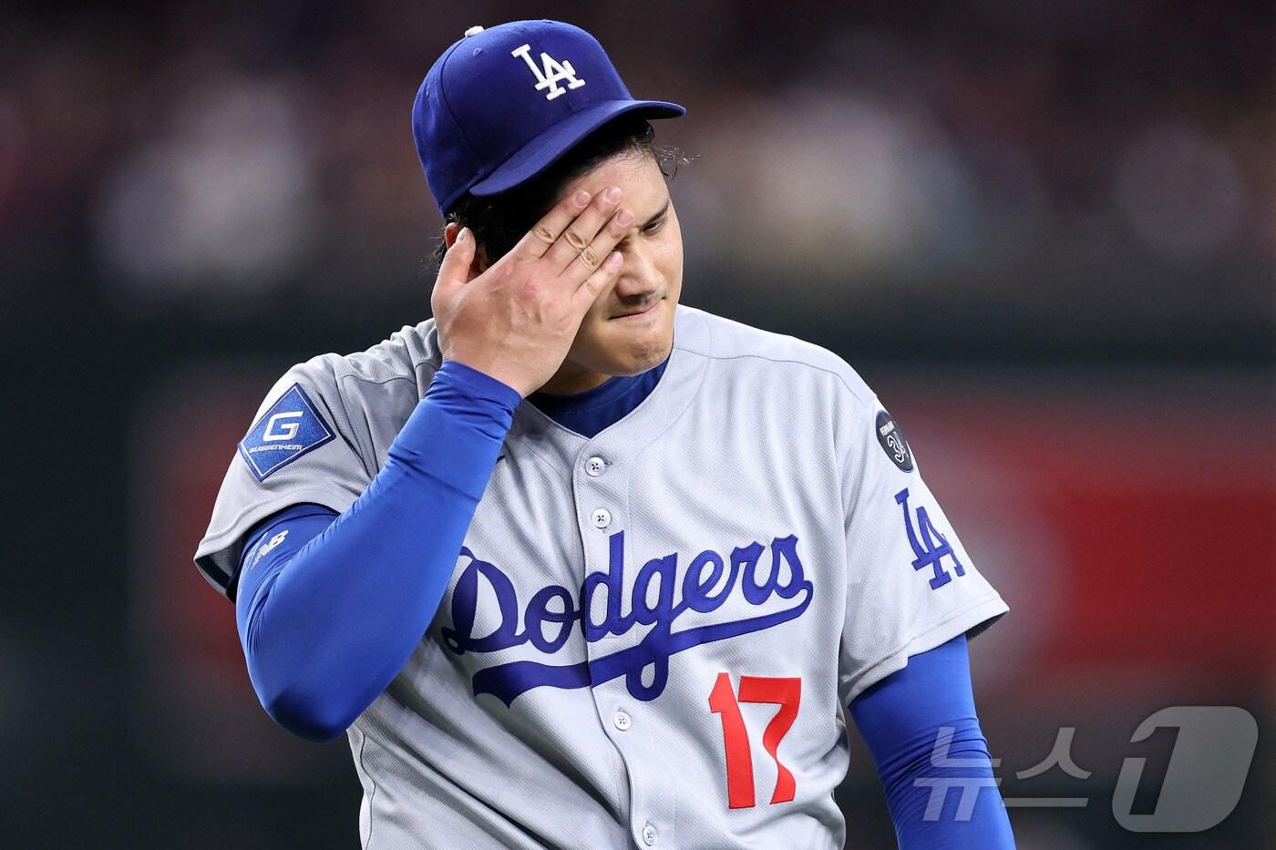 오타니 쇼헤이는 24일&#40;한국시간&#41; 열린 2025 메이저리그 애리조나 다이아몬드백스전에서 6이닝 8탈삼진 무실점 호투를 펼쳤지만, 불펜의 난조로 승리를 놓쳤다. ⓒ AFP=뉴스1