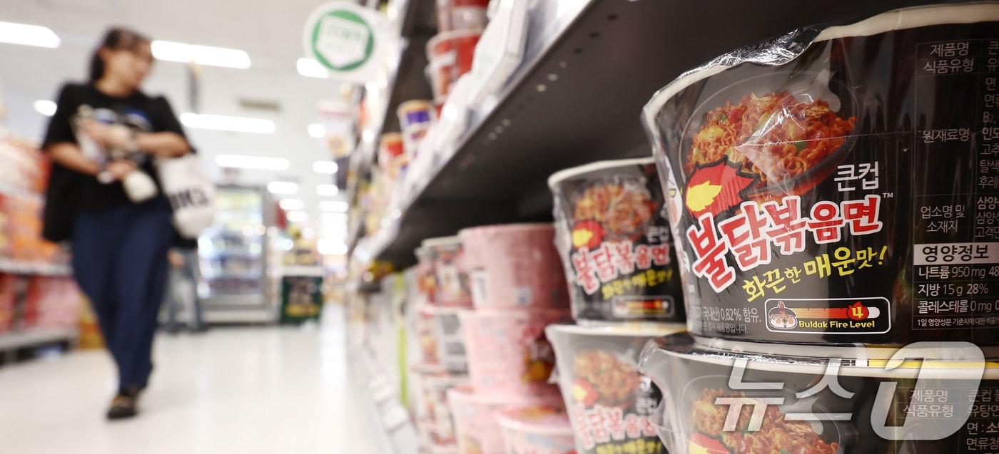 서울 시내의 대형마트에 진열된 불닭볶음면. 2025.9.24/뉴스1 ⓒ News1 김민지 기자