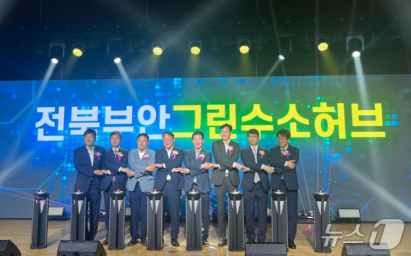 한국수력원자력(한수원)이 참여한 국내 최초 대규모 수전해 기반 수소생산기지가 24일 준공됐다. (한수원 제공) /2025.9.24/